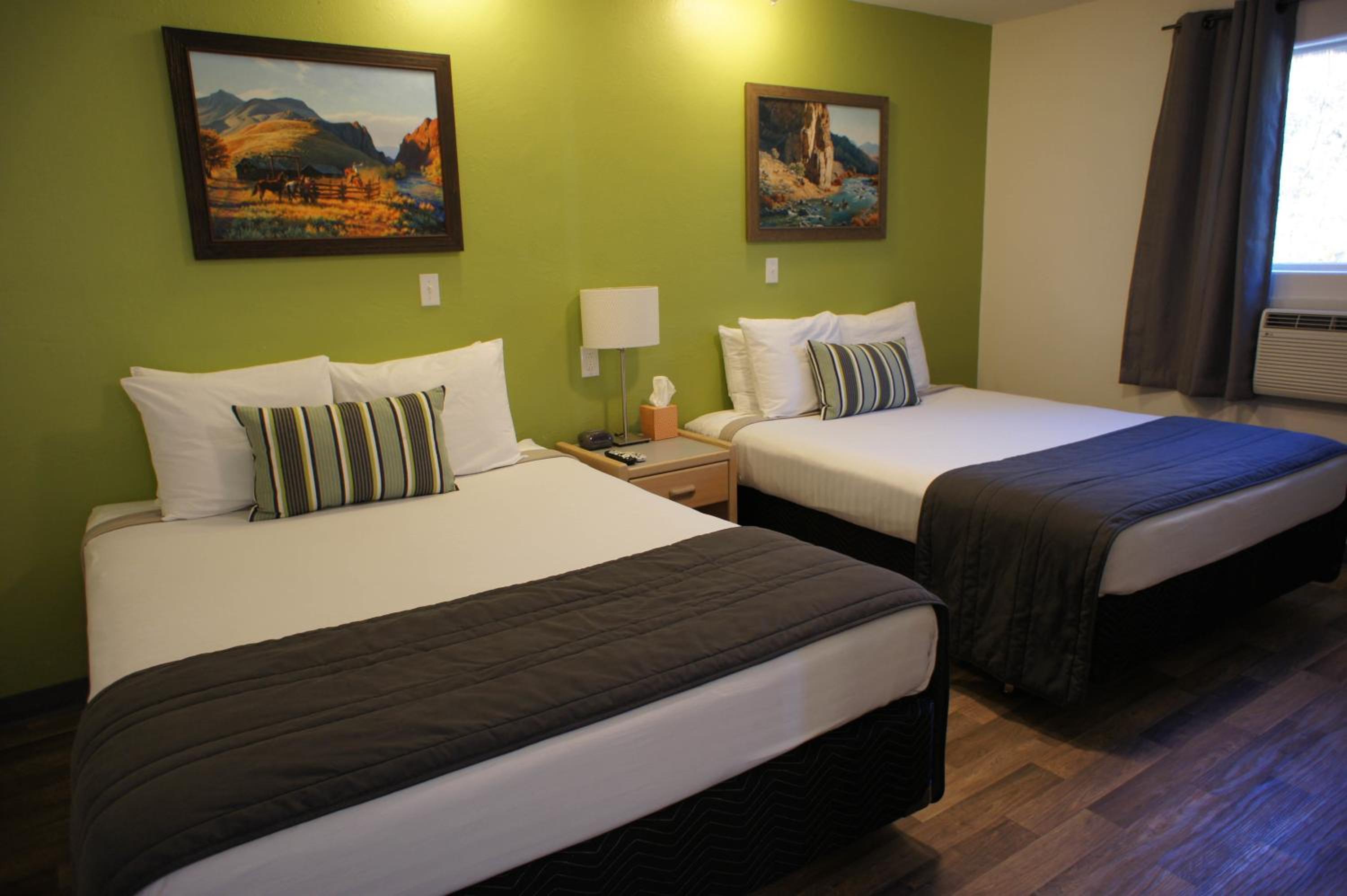Queen Room with Two Queen Beds photo 1