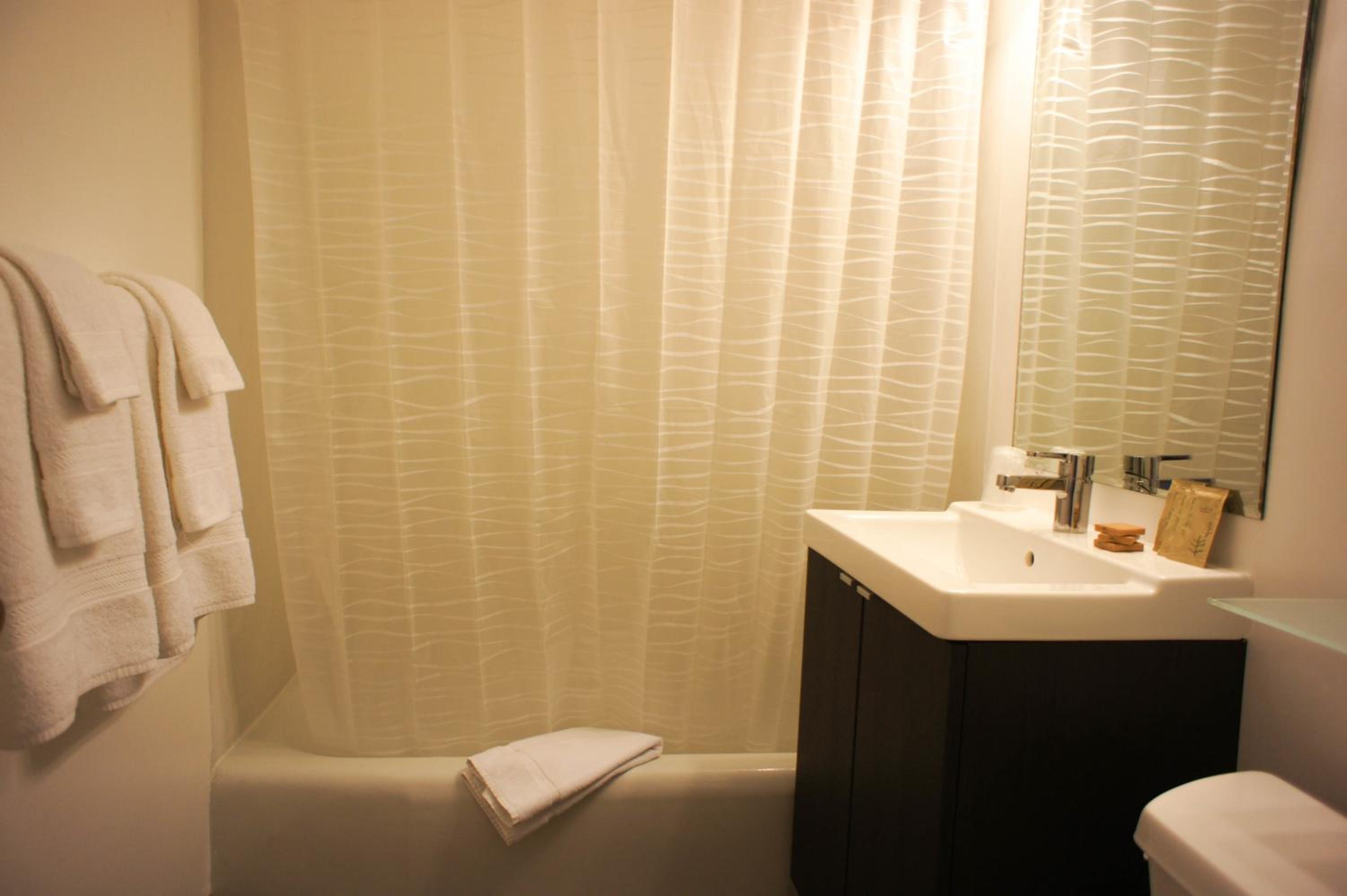 Modern Double Queen Room photo 3