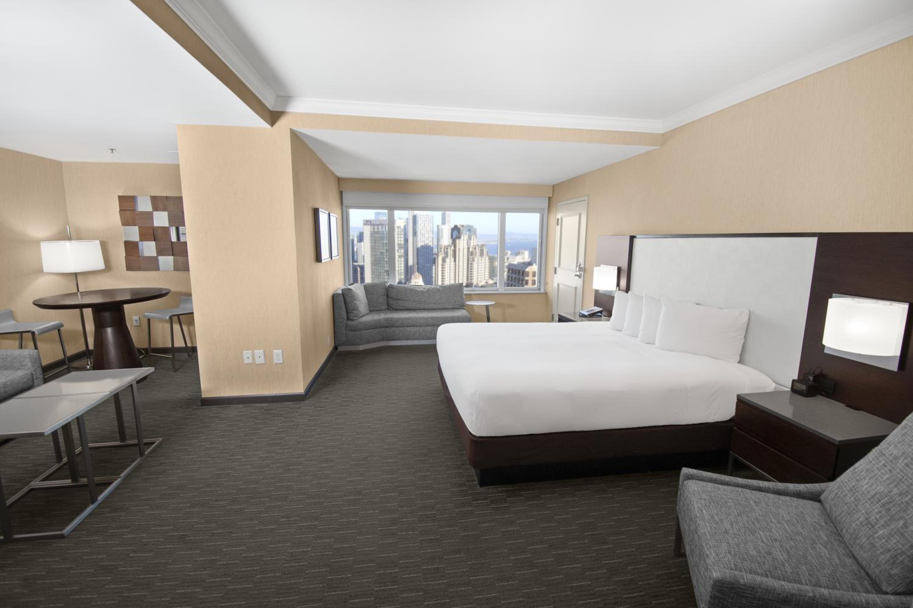 Skyline View - One King Bed Junior Suite - Photo 2