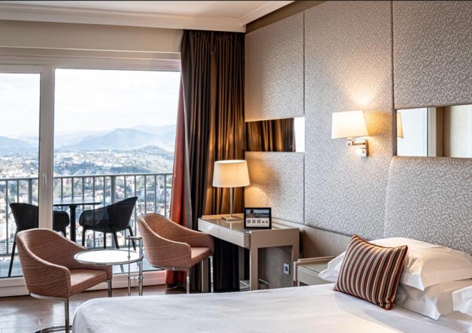 PrivilÃ¨ge Twin or Double Room with Balcony and Sea View - Photo 13