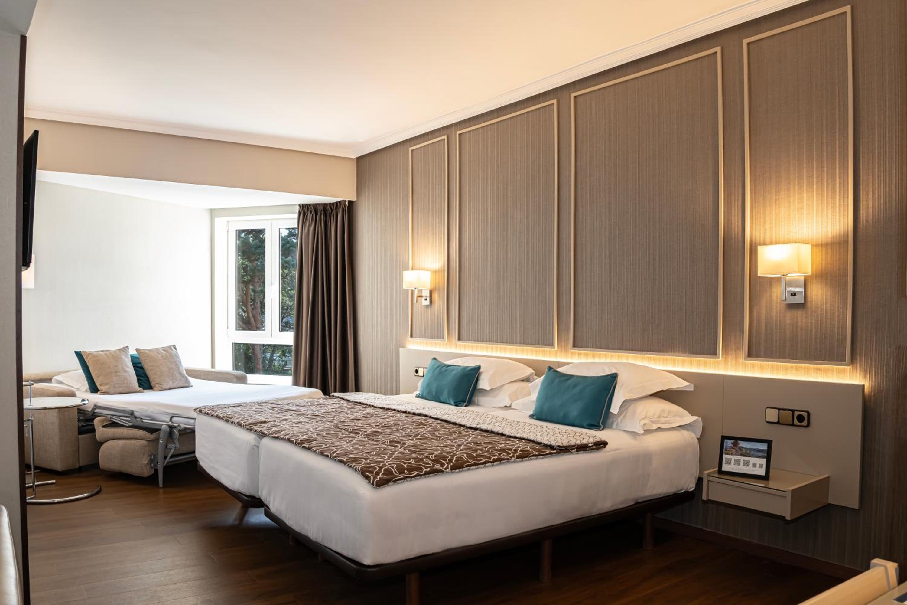 Standard Twin Room with Sofa and mountain view - Photo 7