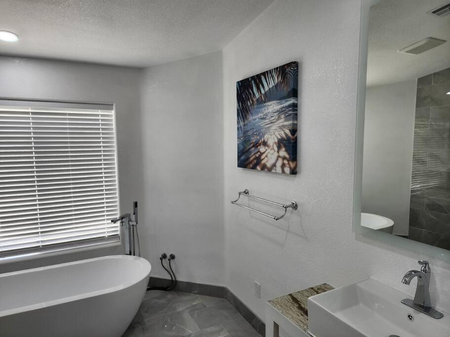 Five-Bedroom House photo 2