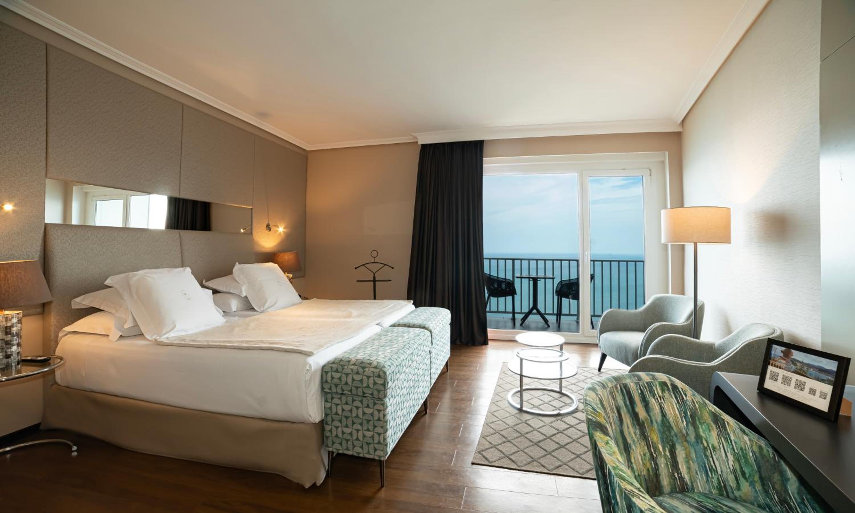 Premium Room with Sea View - Photo 9