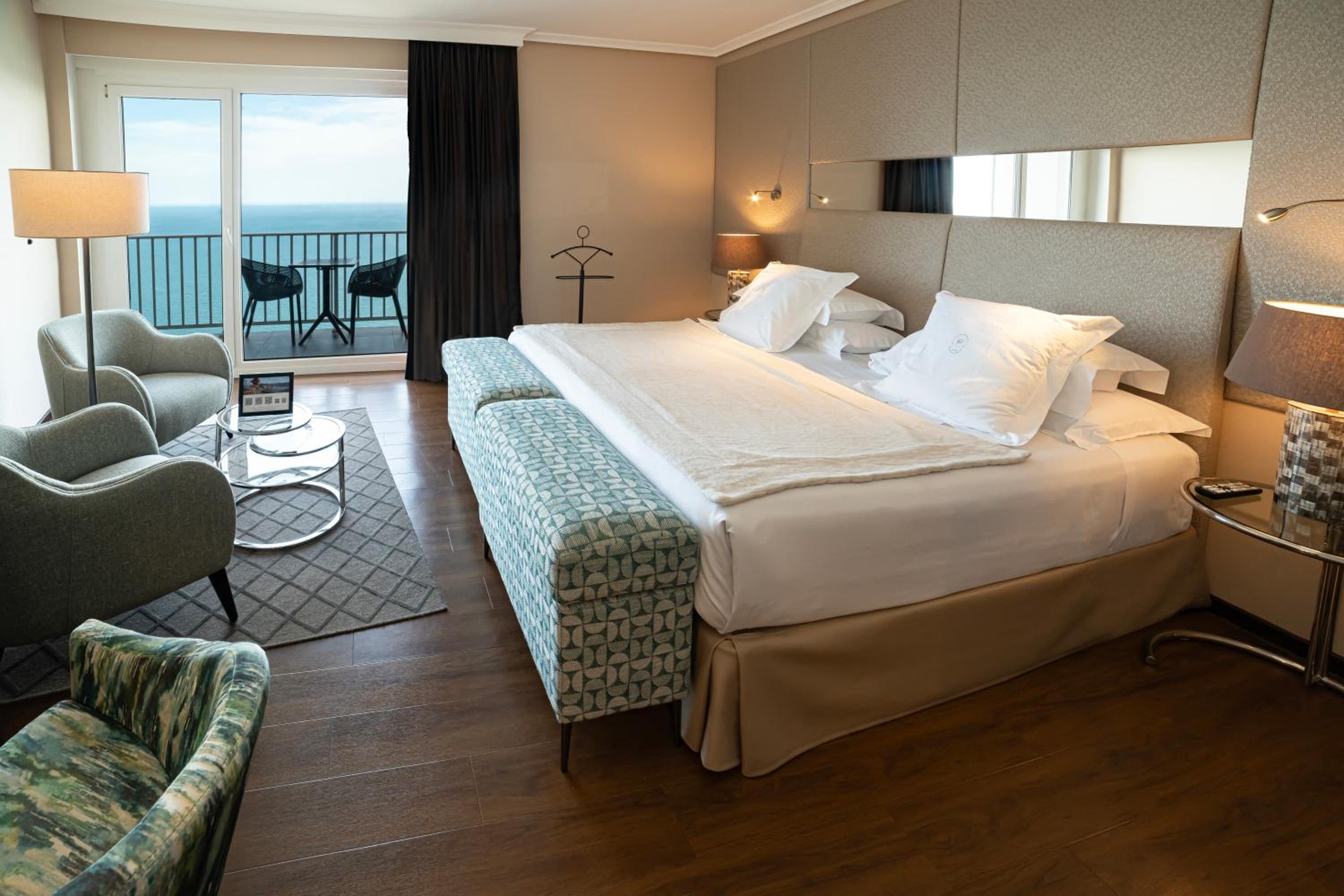Premium Room with Sea View - Photo 8