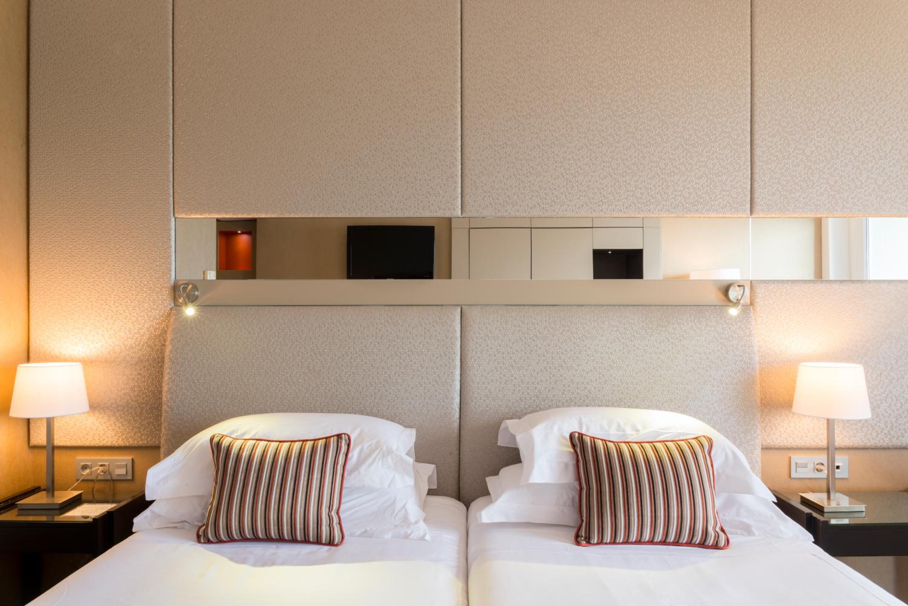 PrivilÃ¨ge Twin or Double Room with Balcony and Sea View - Photo 11