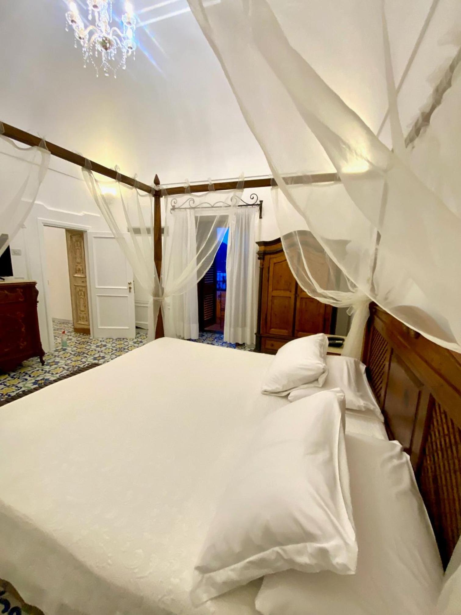 Deluxe Double or Twin Room with Sea View photo 1