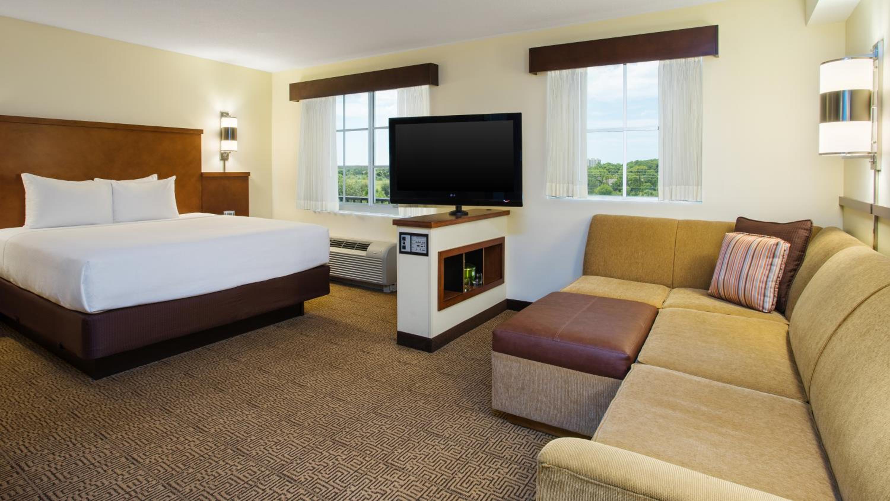 King Room with Sofa Bed - High Floor - Photo 1