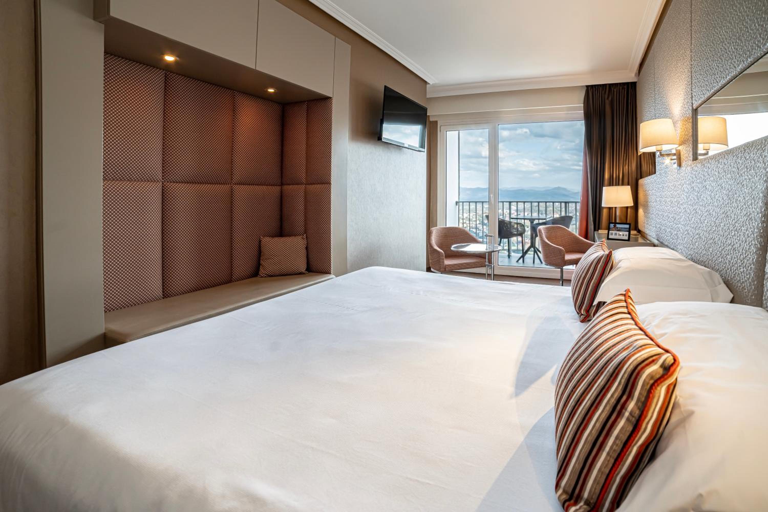 PrivilÃ¨ge Twin or Double Room with Balcony and Sea View - Photo 2