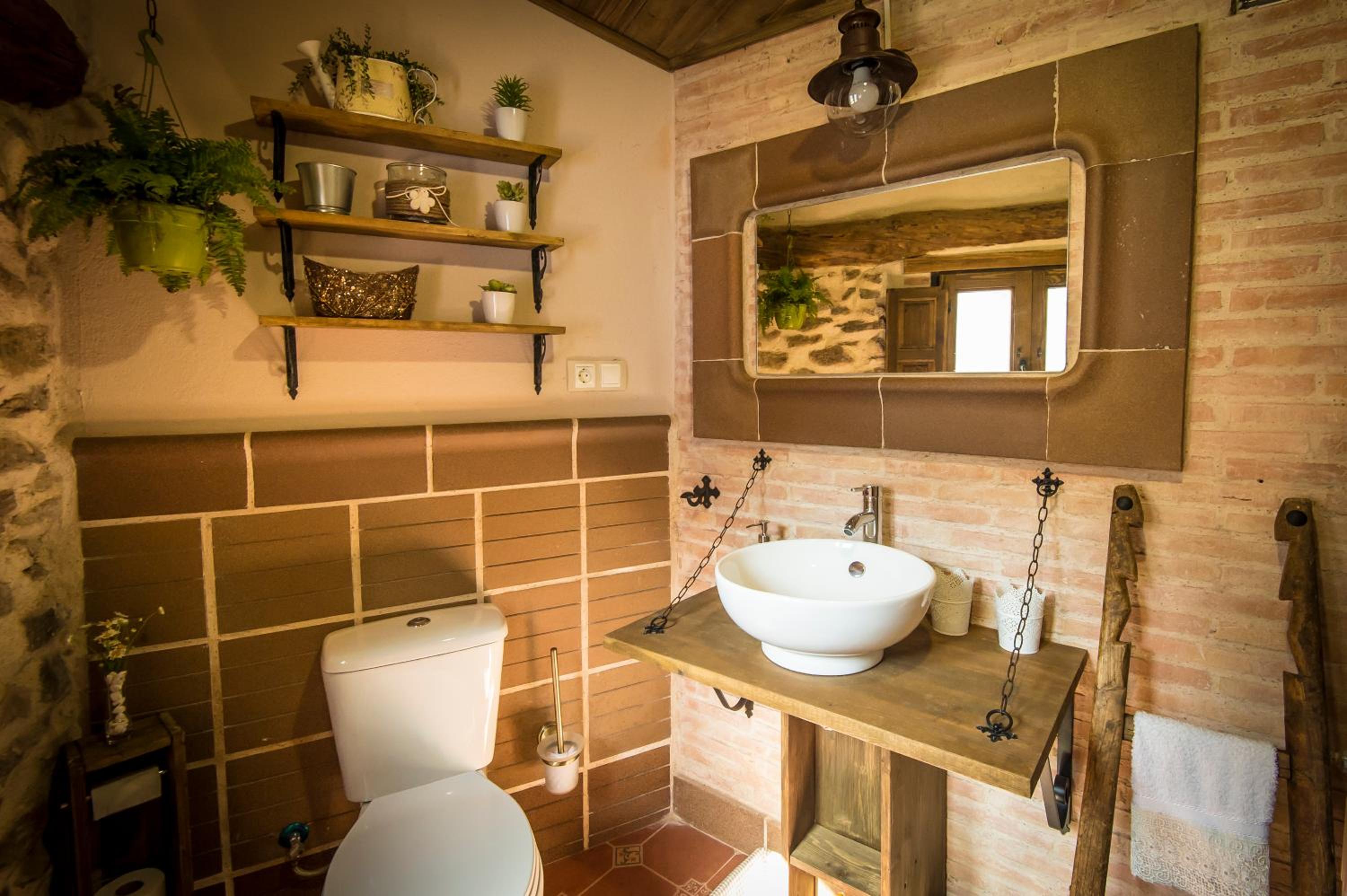 Three-Bedroom House - Photo 10