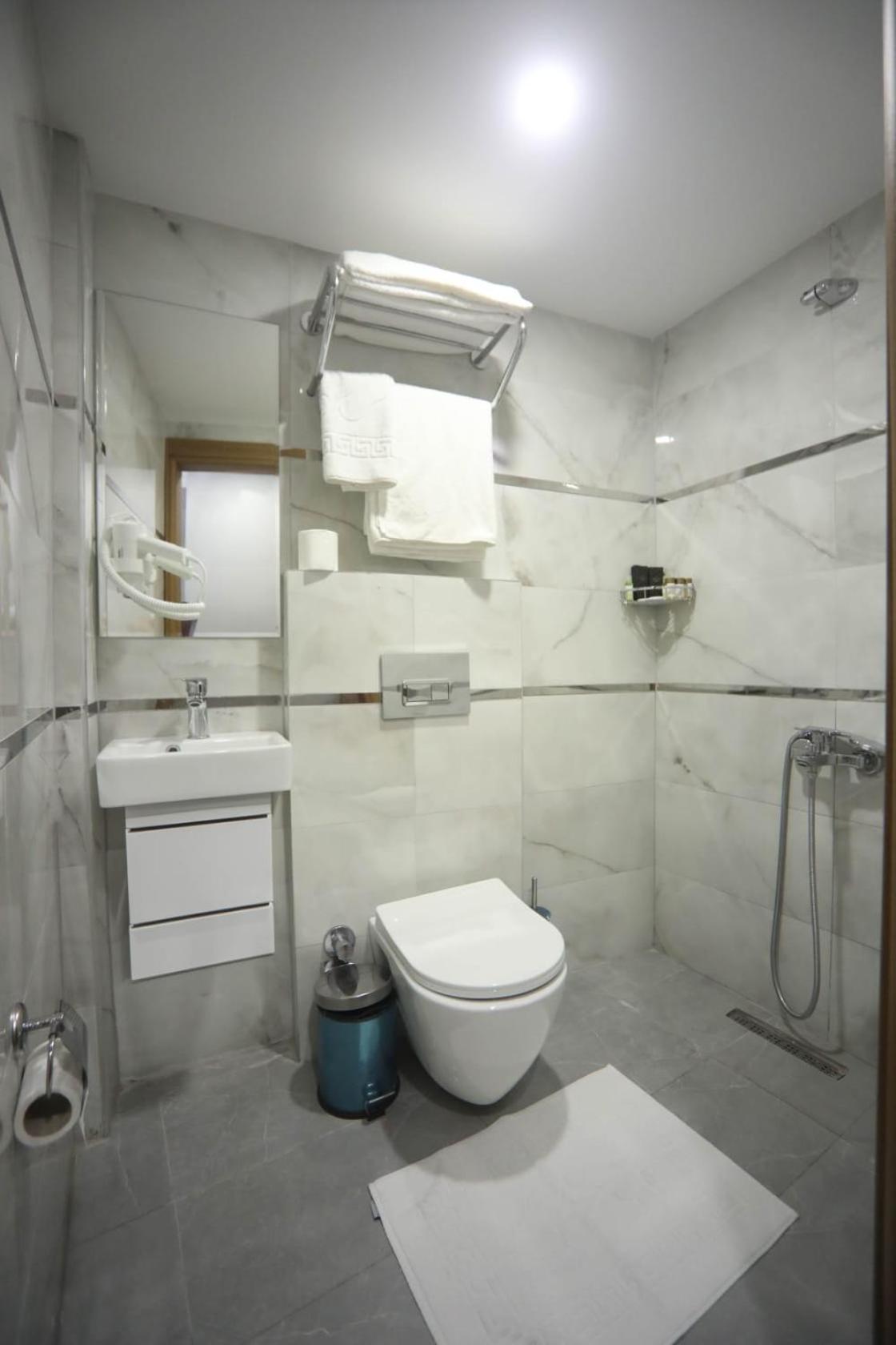 Budget Double Room photo 2