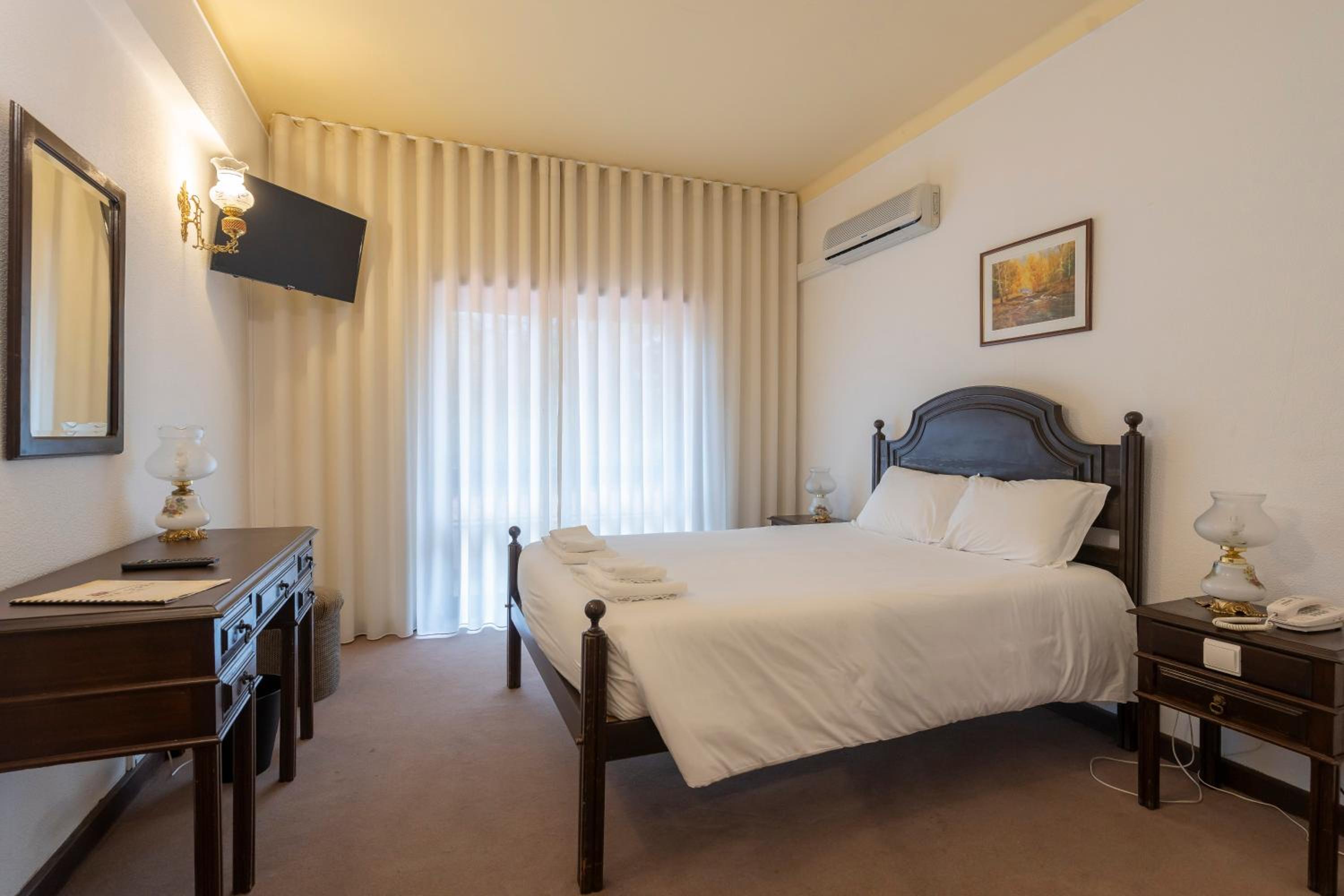 Double or Twin Room - Photo 5