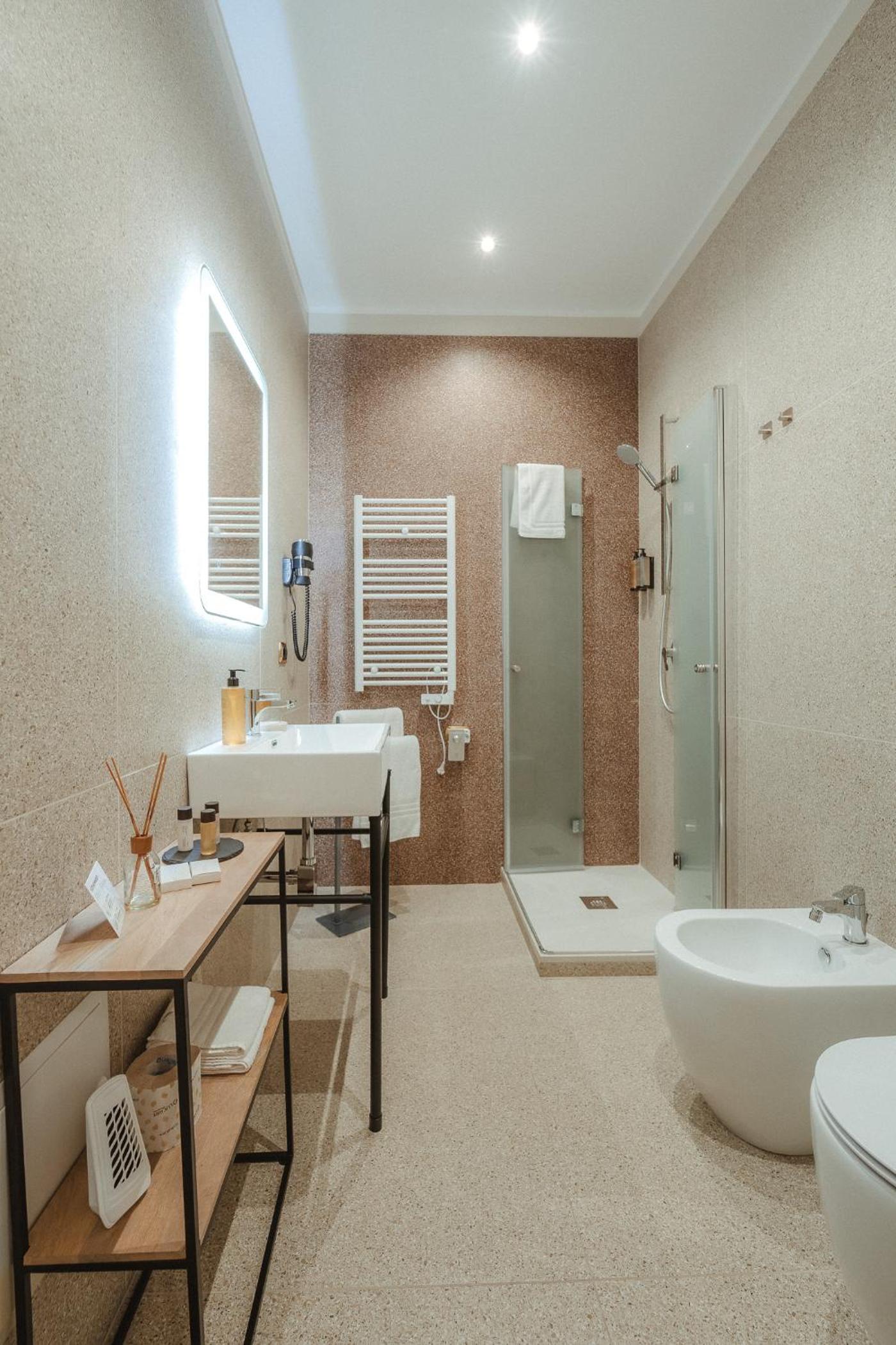 Double Room with Private Bathroom photo 3