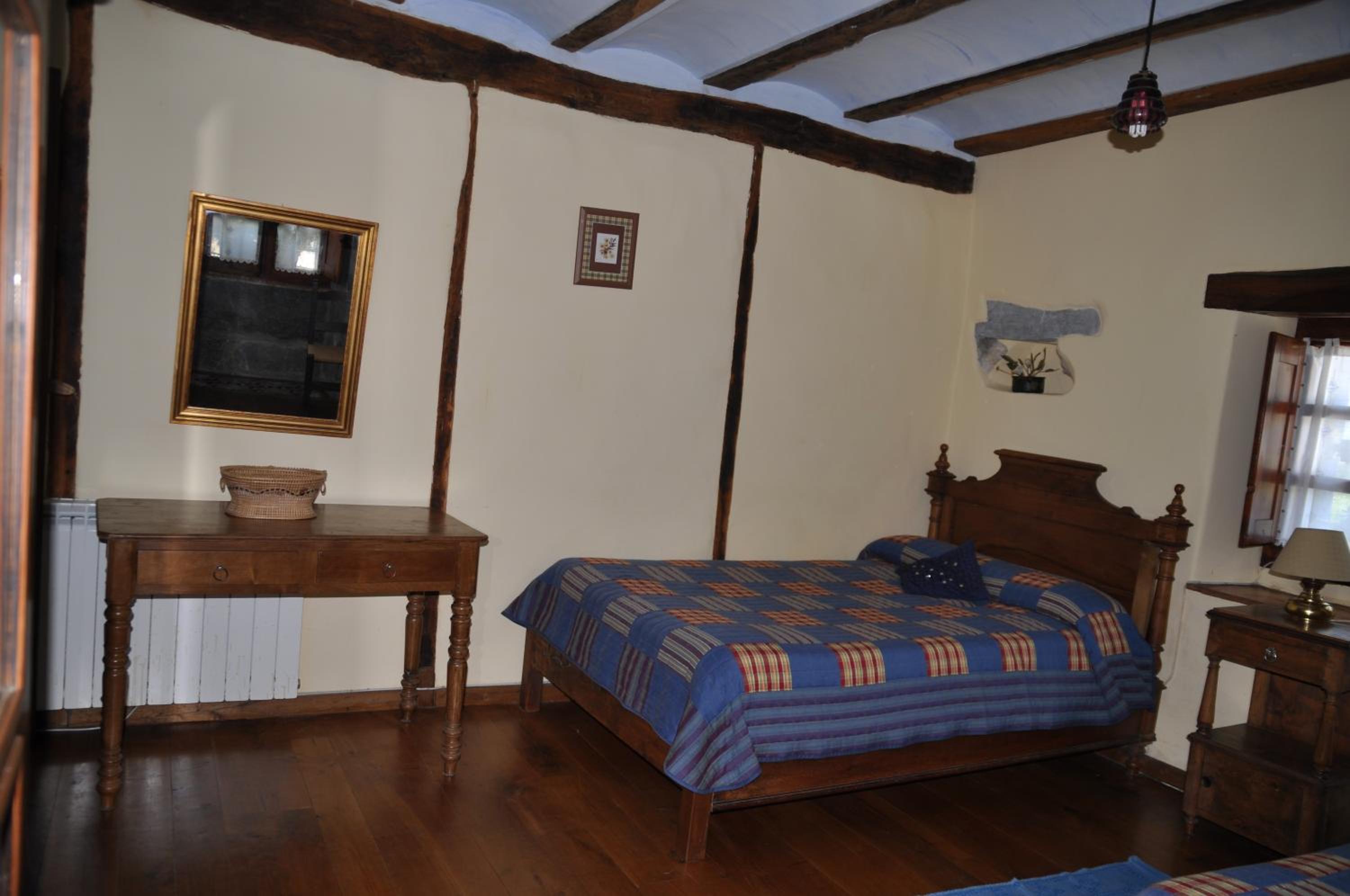 Standard Twin Room with Shared Bathroom photo 3