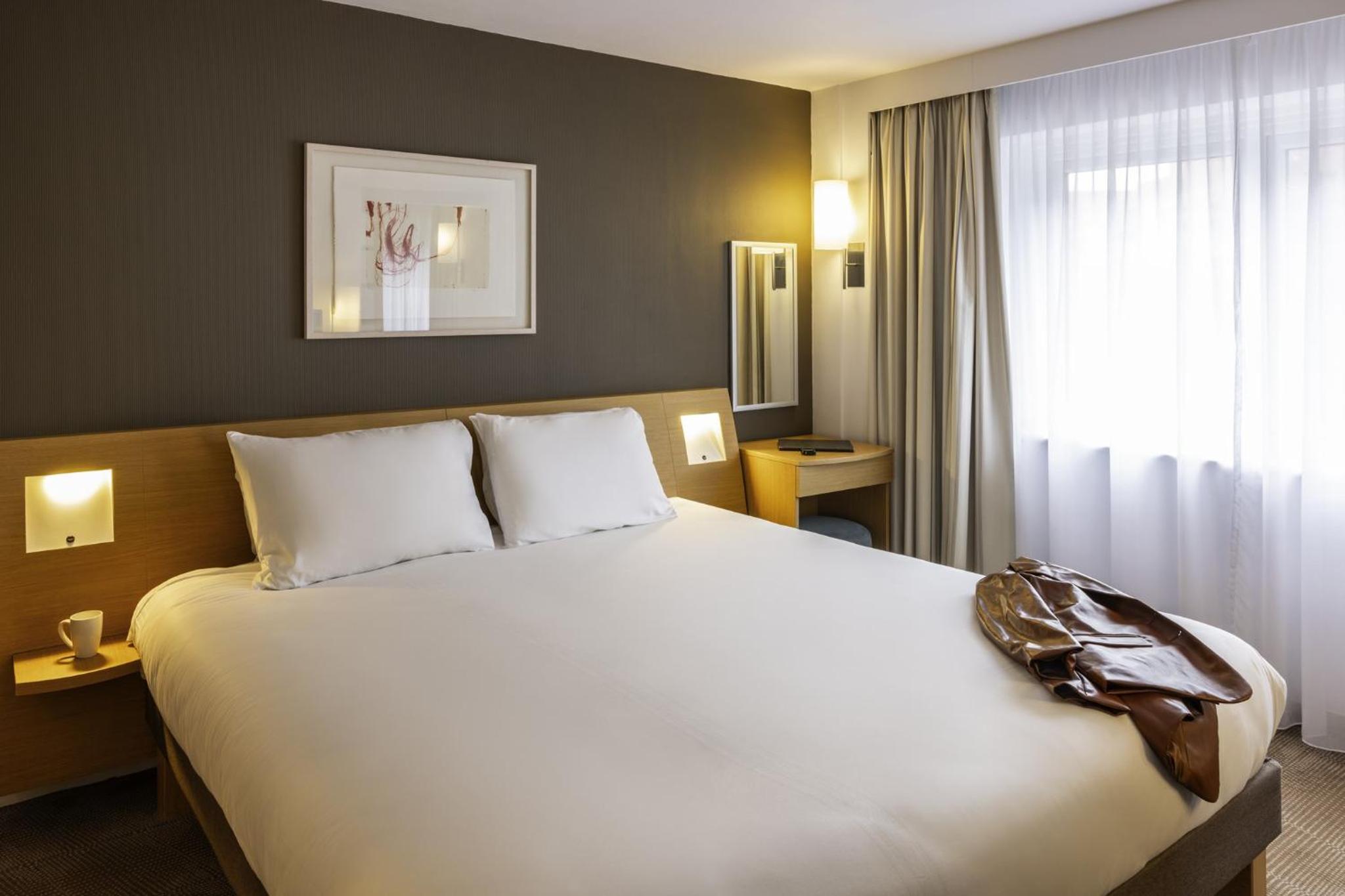 Suite with One King Bed and Sofa - Photo 10