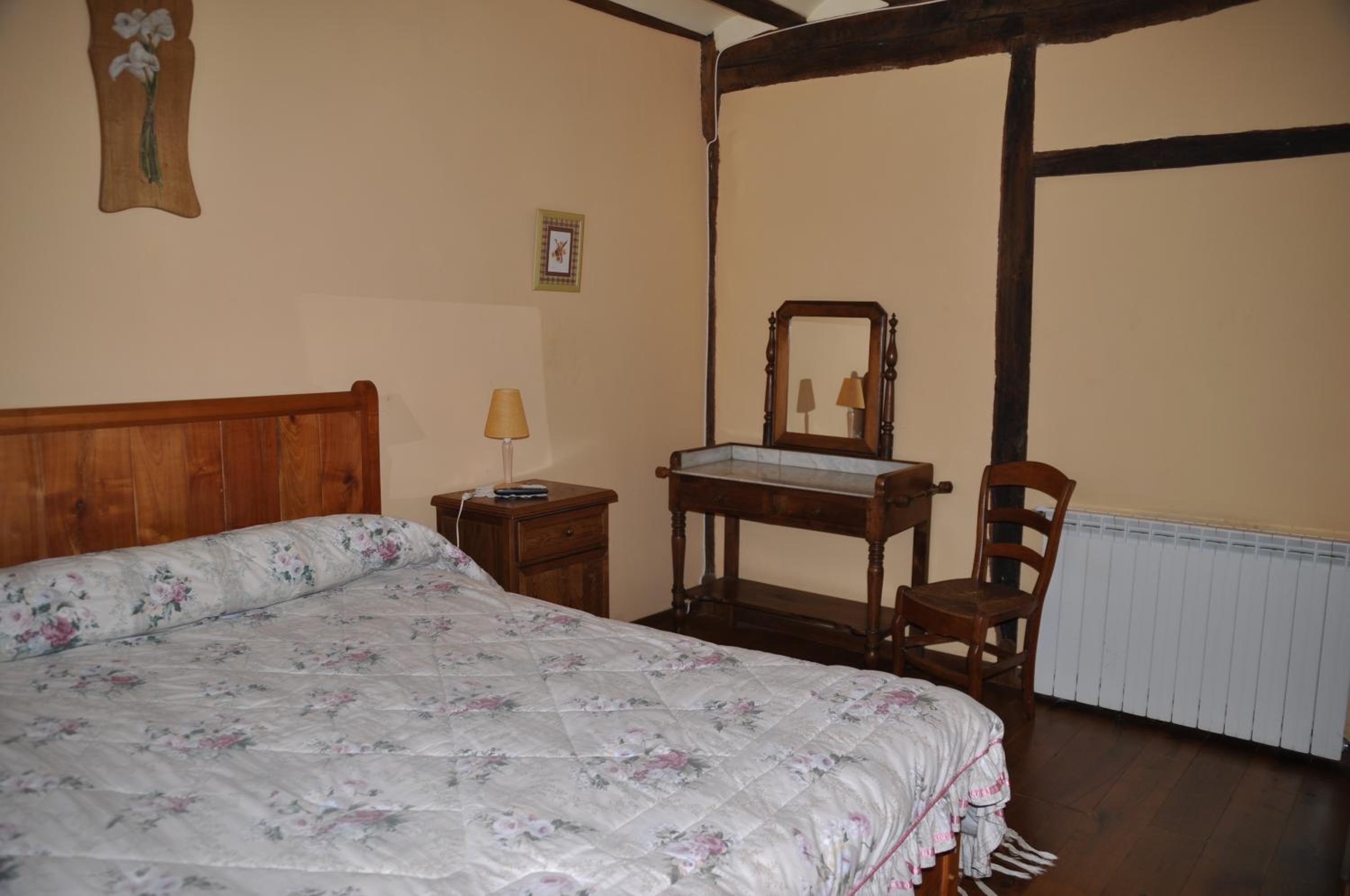 Standard Double Room with Shared Bathroom photo 2