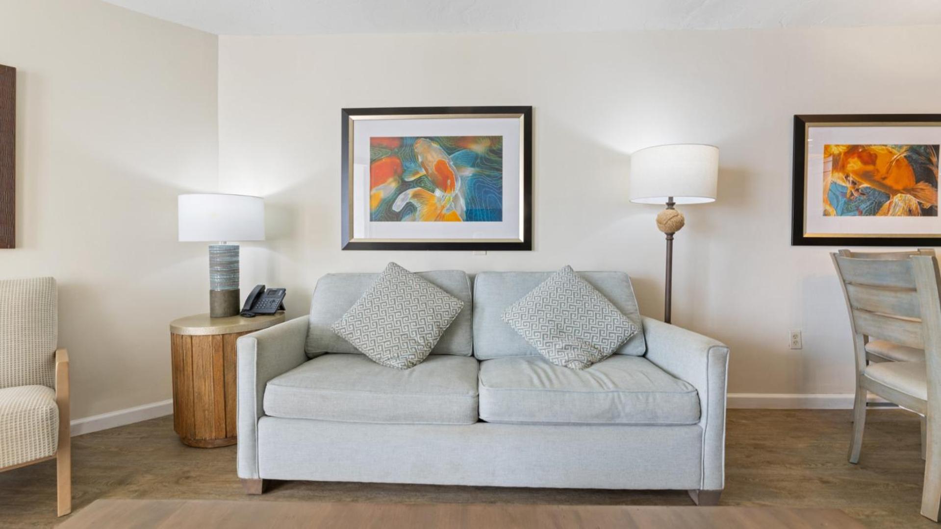 Queen Suite with Pool View - Photo 19