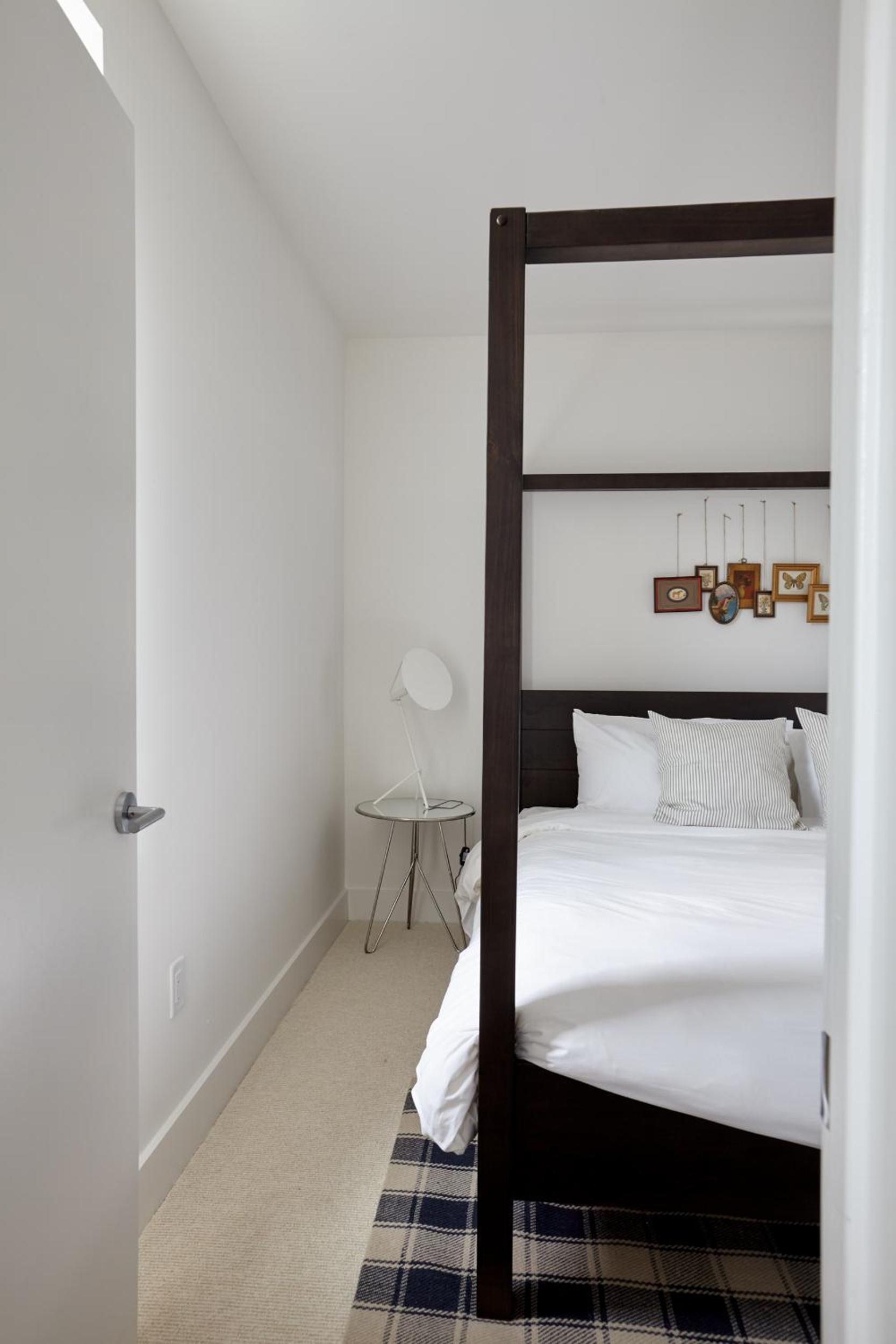 Two-Bedroom Deluxe Apartment - Photo 23