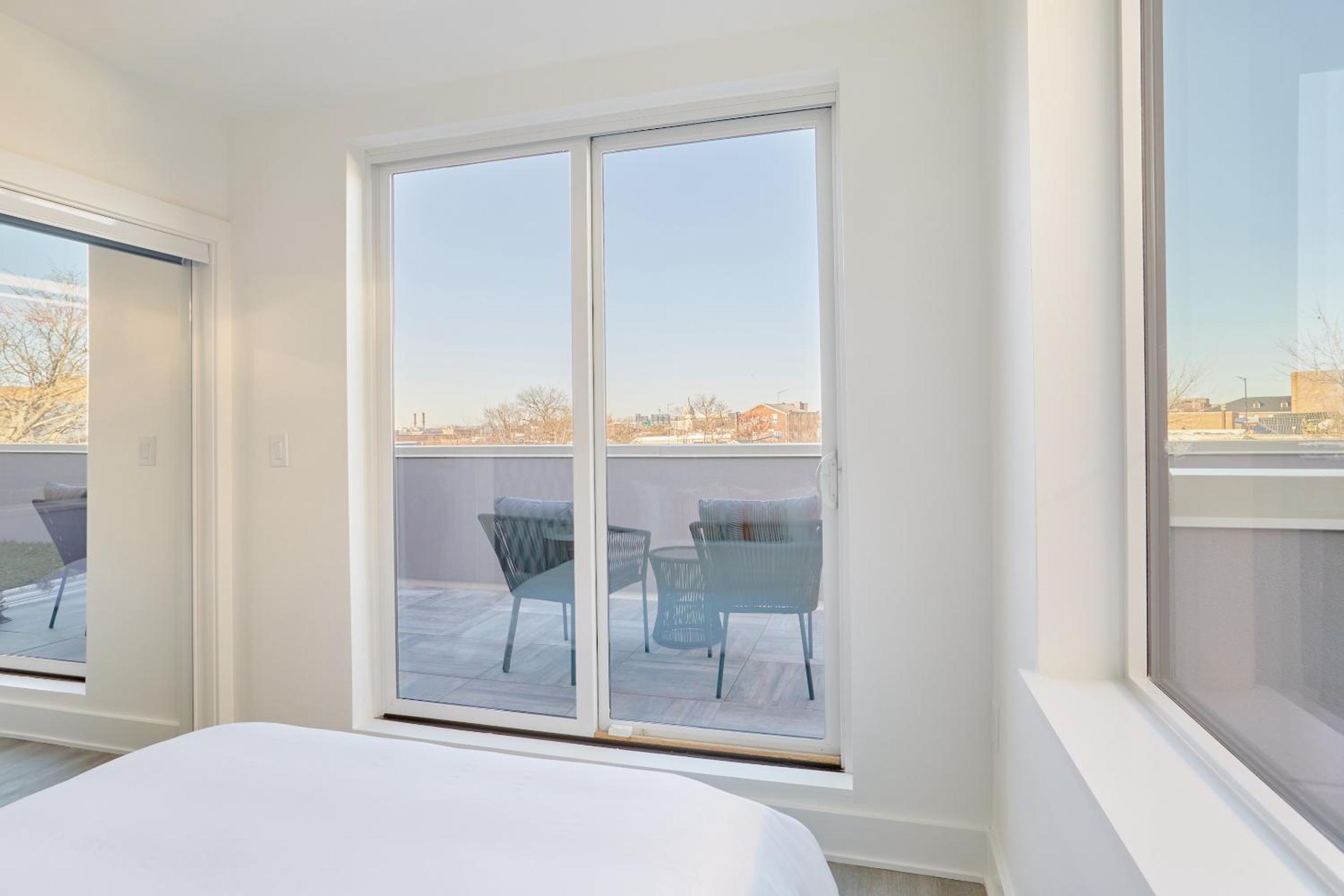 Two-Bedroom Deluxe Apartment - Photo 7