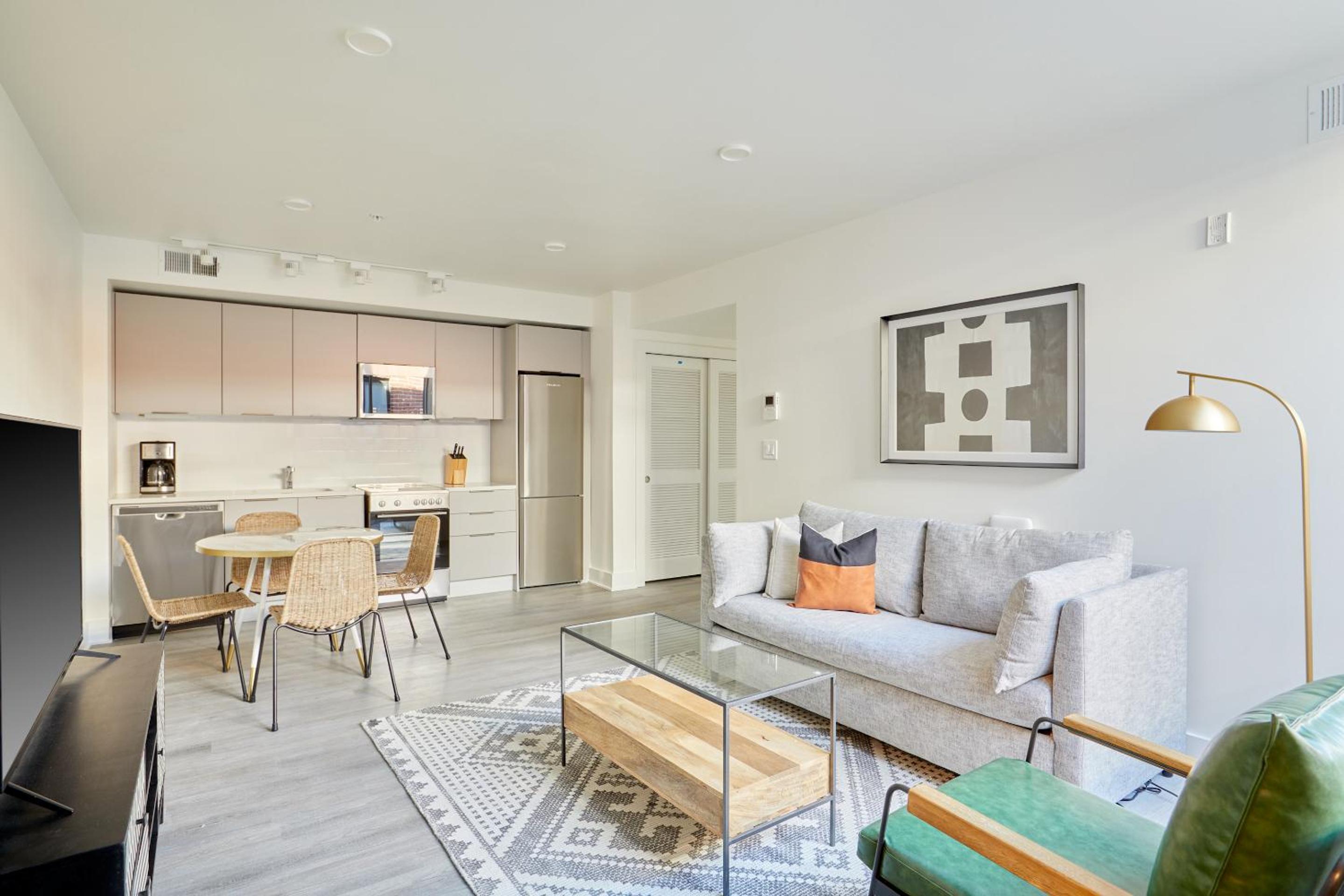 Two-Bedroom Deluxe Apartment - Photo 6