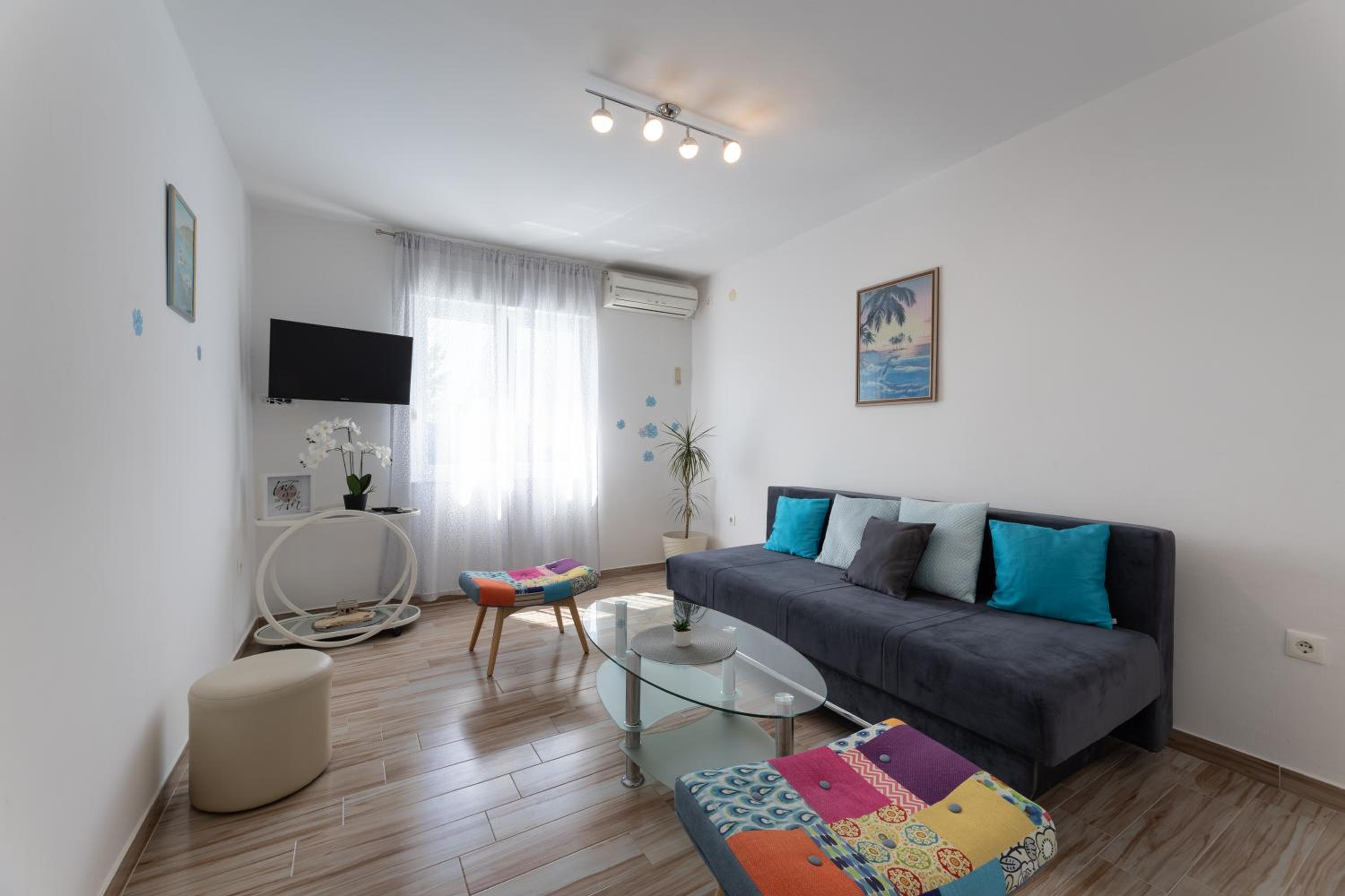 One-Bedroom Apartment with Pool View