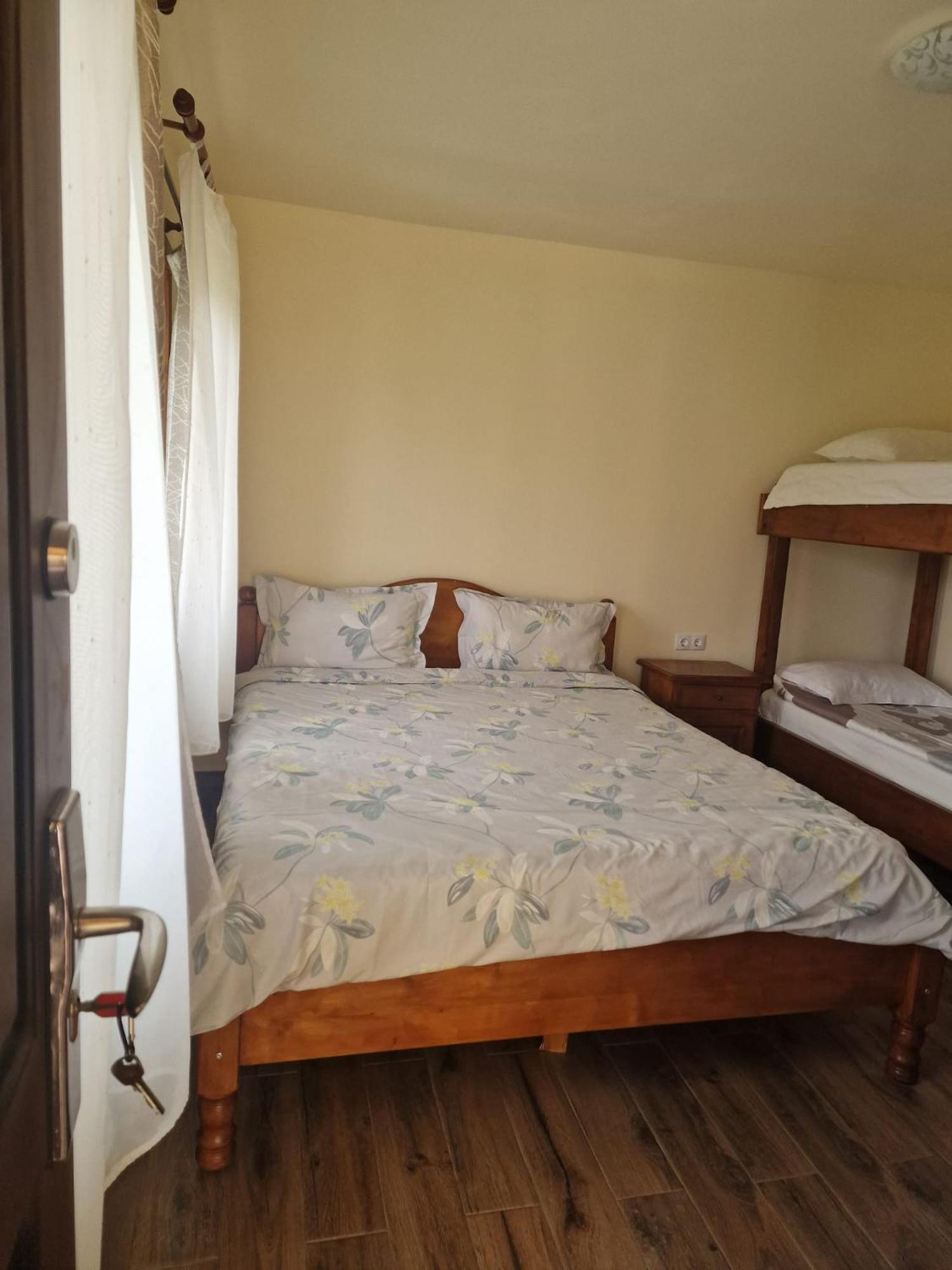 One-Bedroom House photo 1