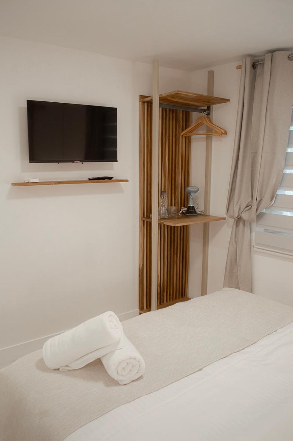 Deluxe Double Room (2 Adults + 1 Child)
