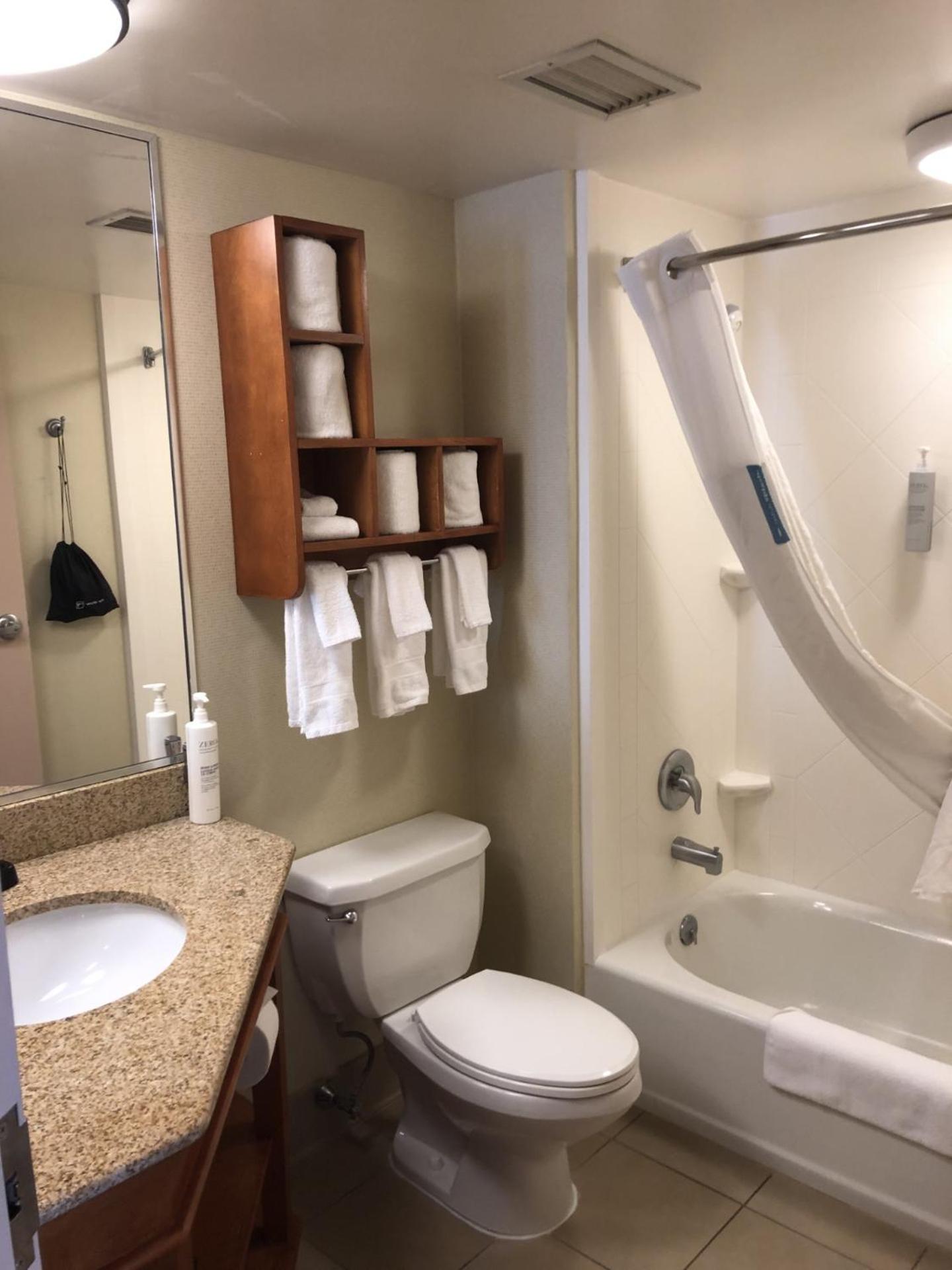 Queen Room with Two Queen Beds - Hearing Access/Non-Smoking - Photo 4