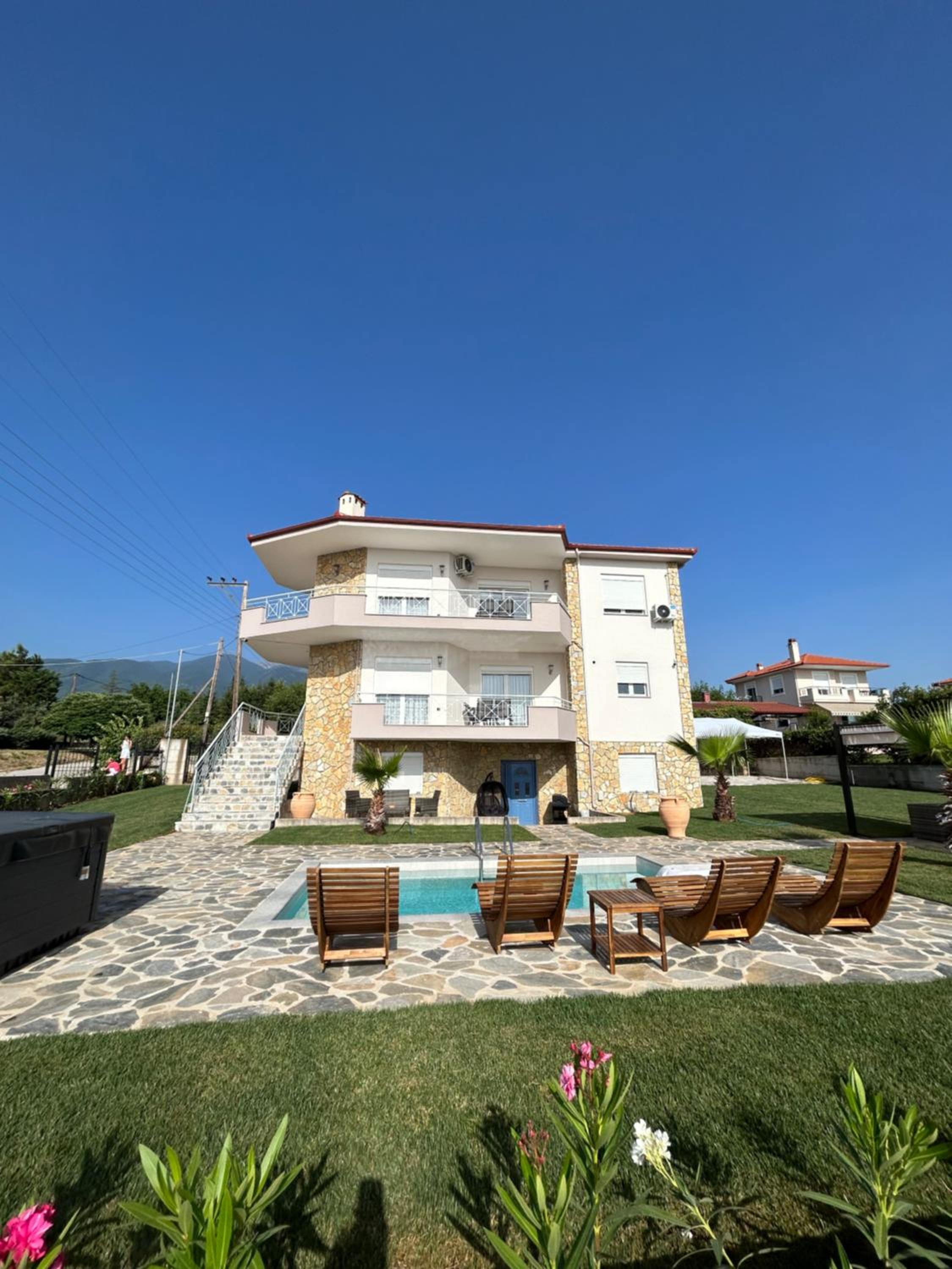 Three-Bedroom Villa photo 2