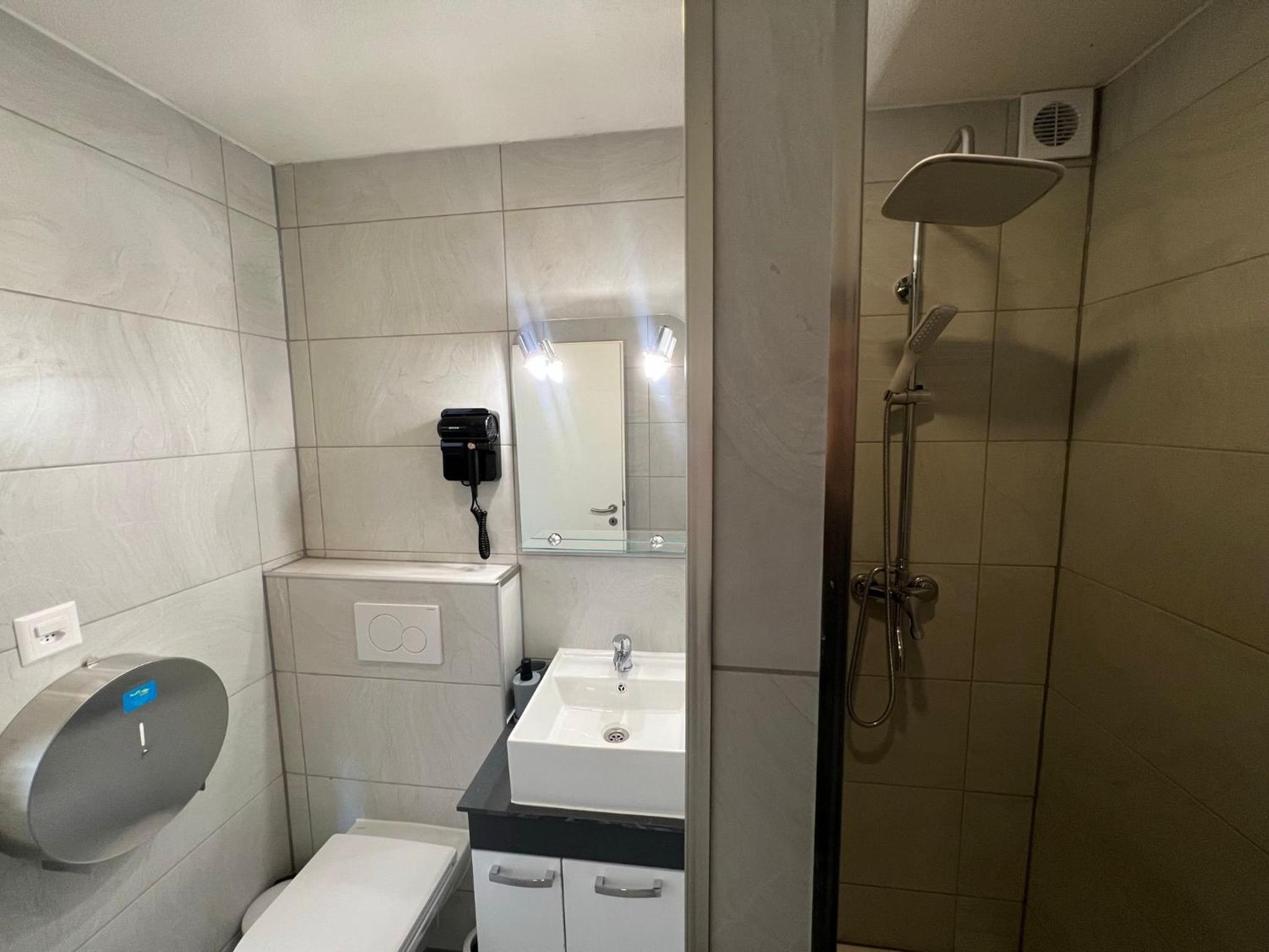 Double Room - Photo 11