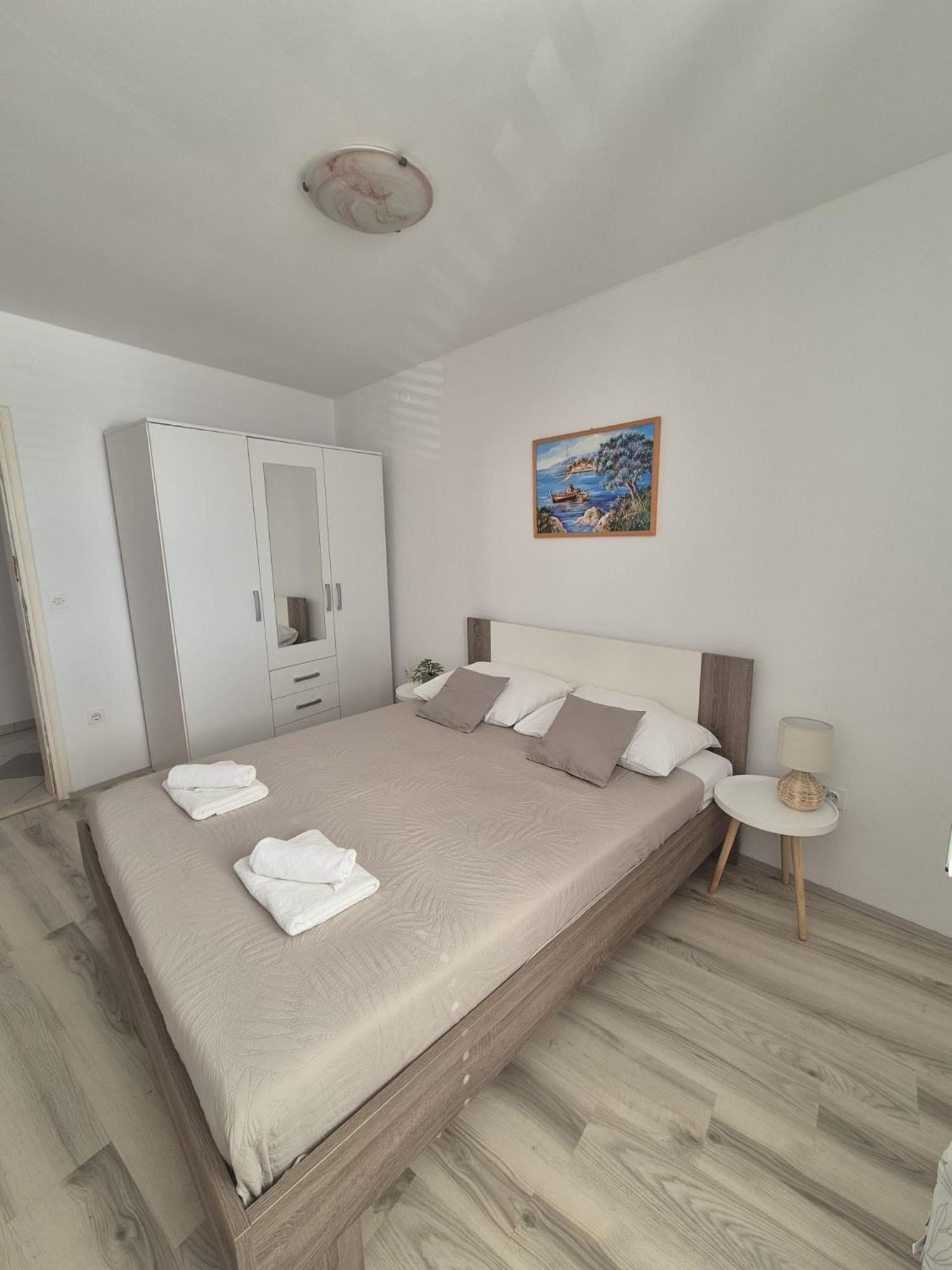 One-Bedroom Apartment with Sea View photo 1