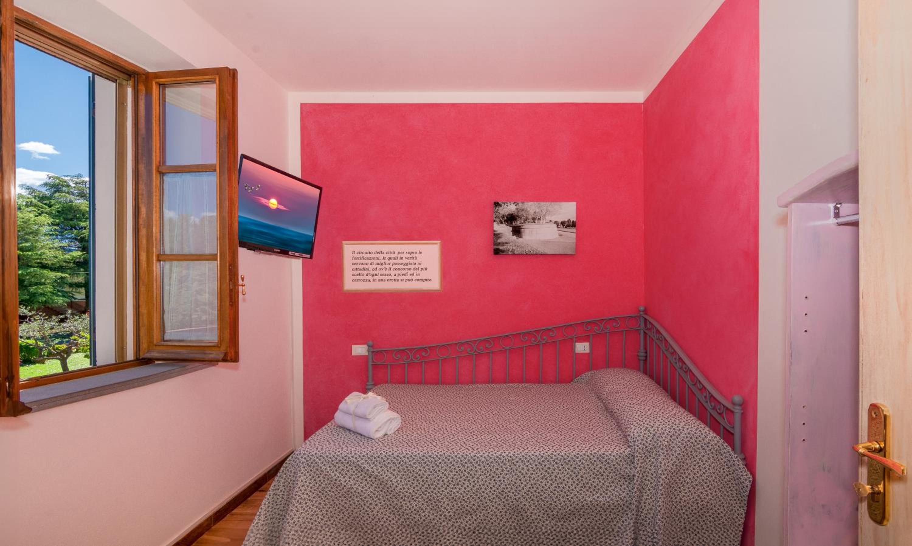 Single Room with Private External Bathroom photo 2