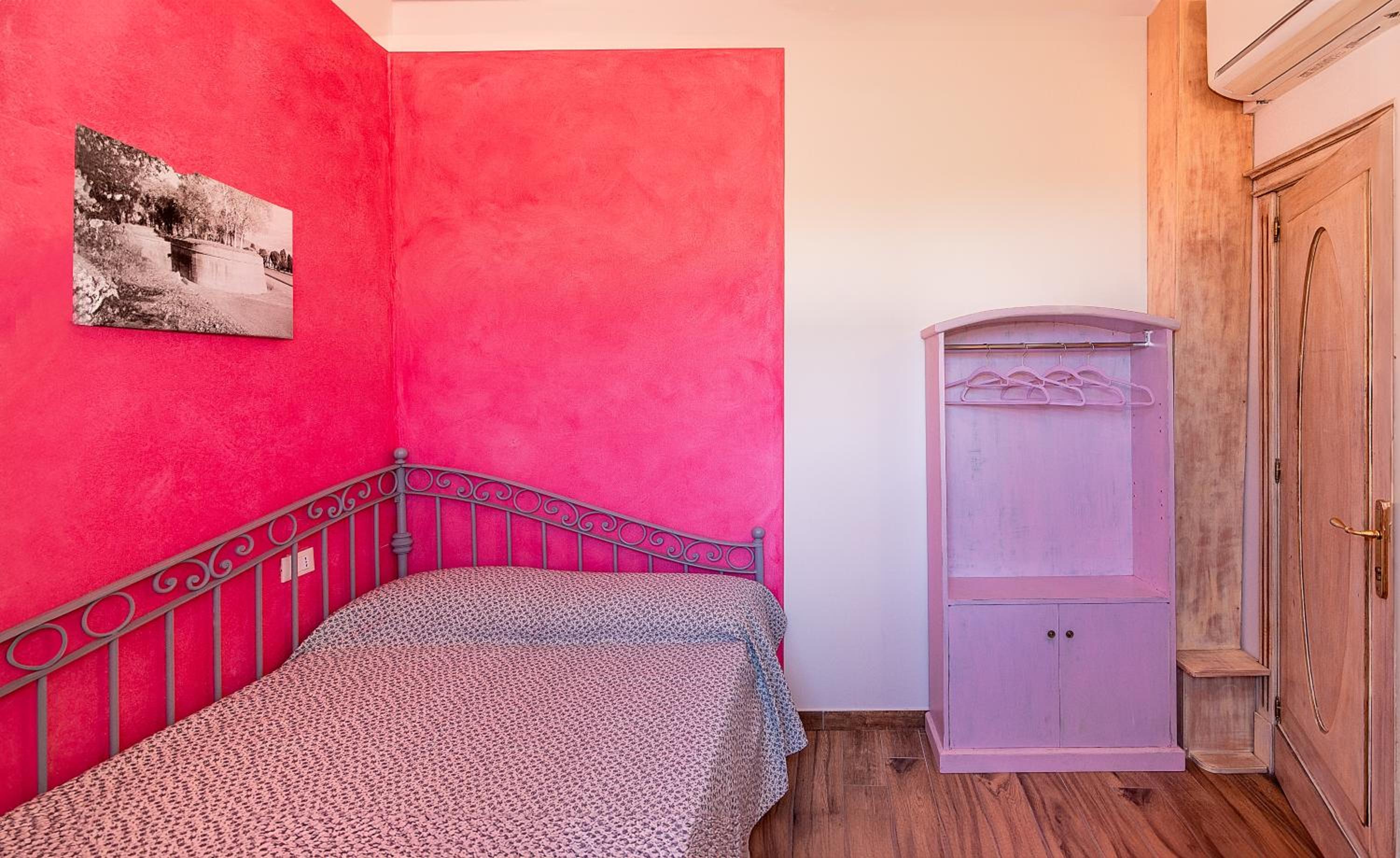 Single Room with Private External Bathroom photo 3