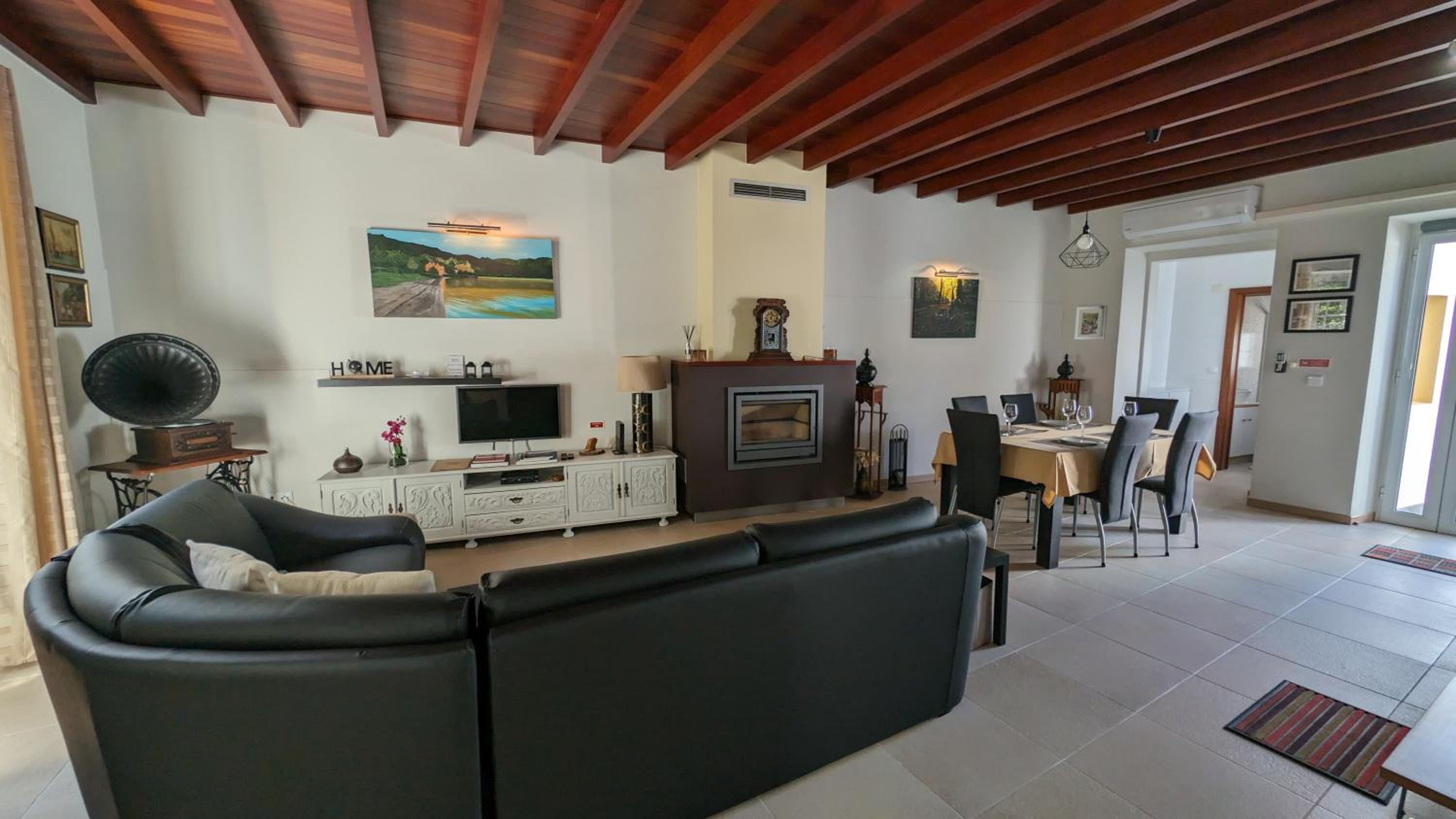 Three-Bedroom House photo 2