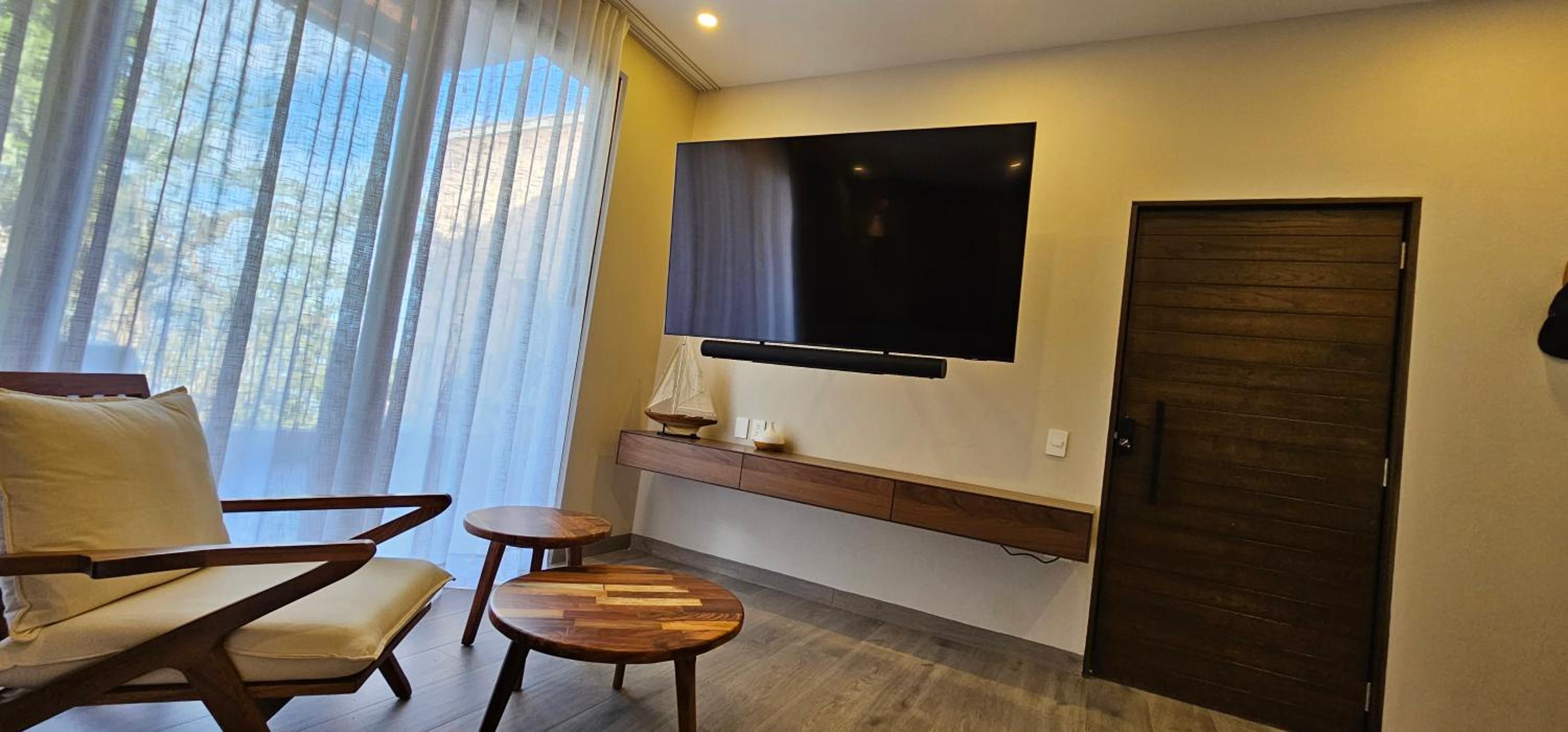 Queen Suite with Spa Bath