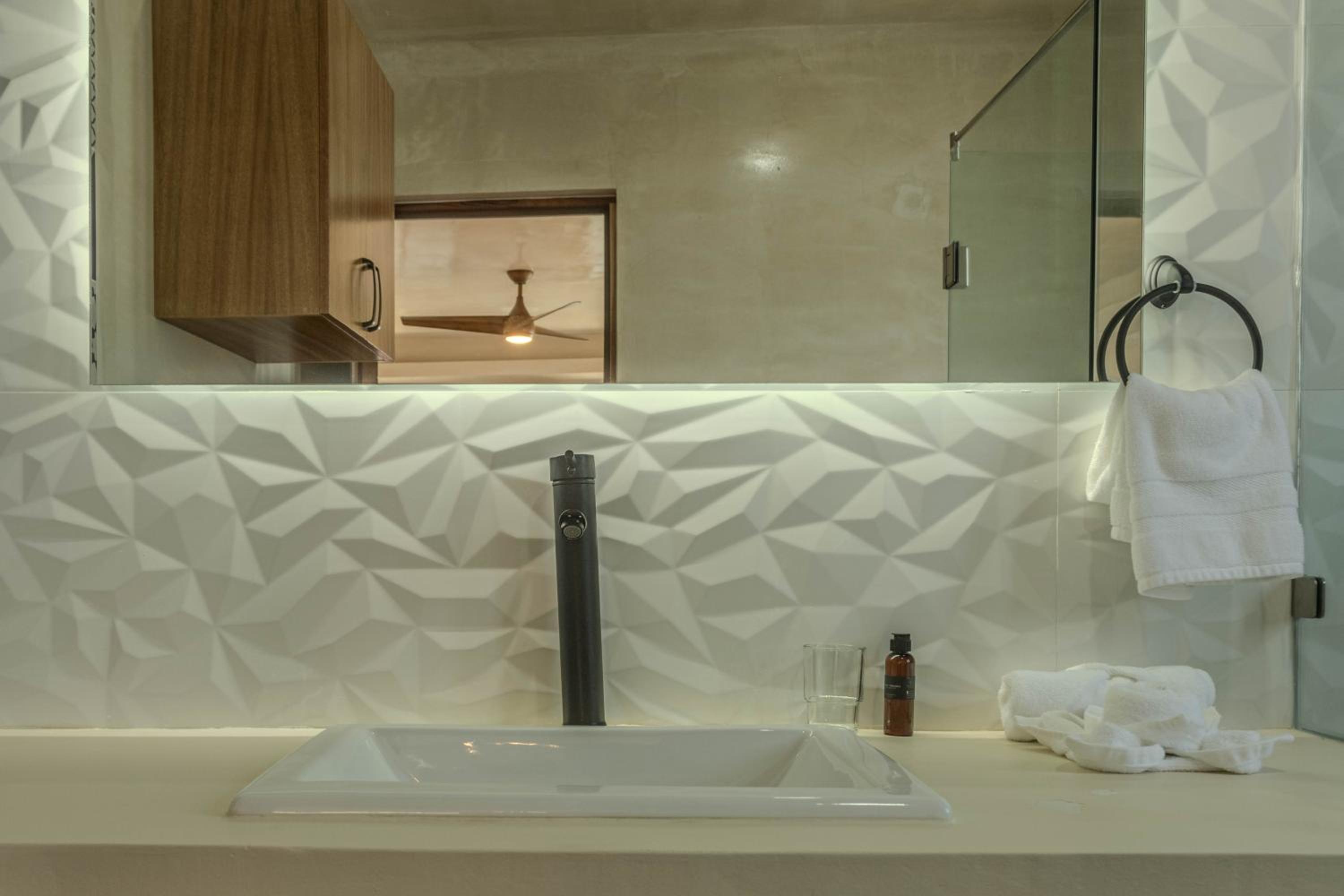 King Suite - Photo 2