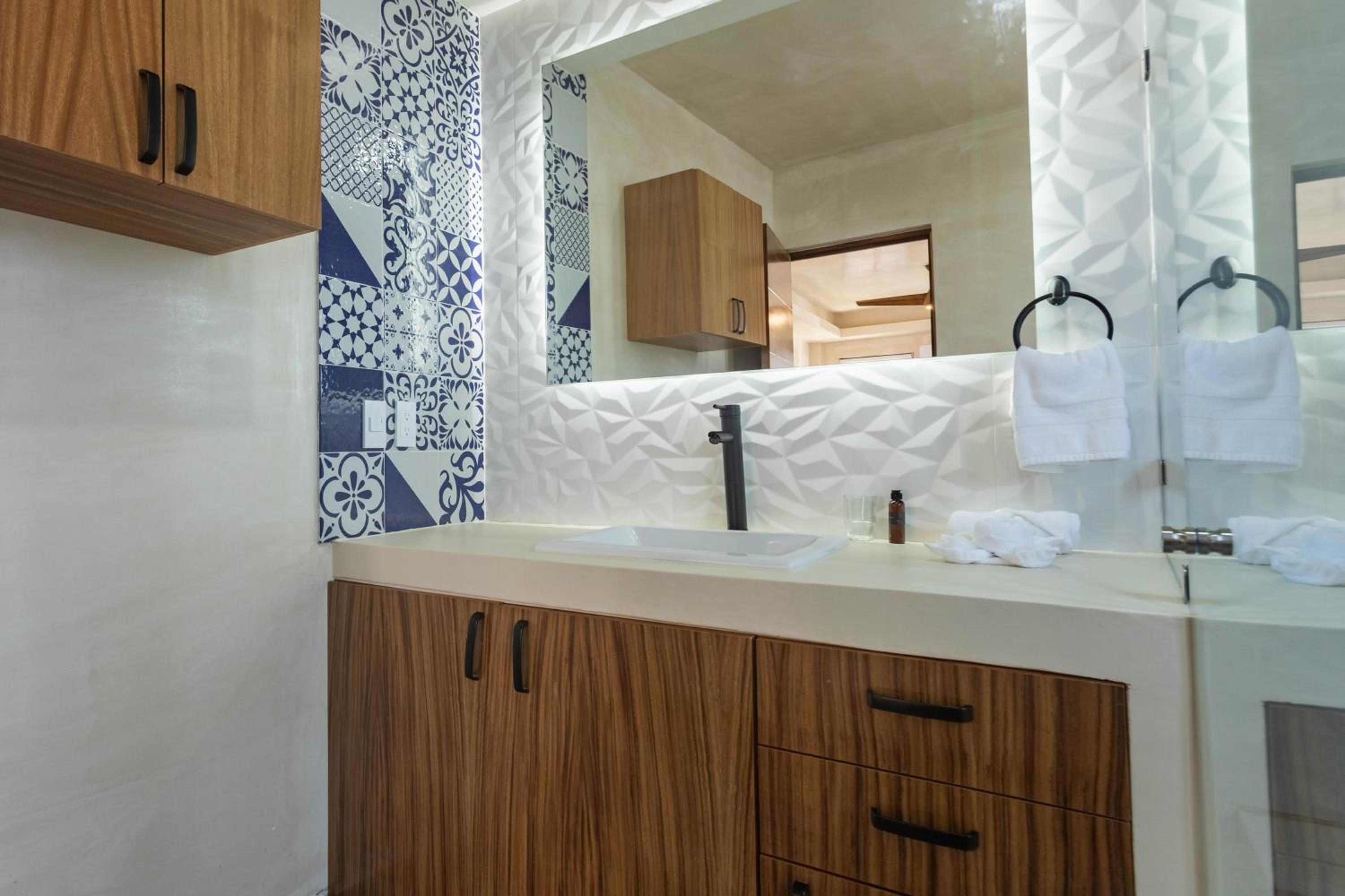 King Suite - Photo 3