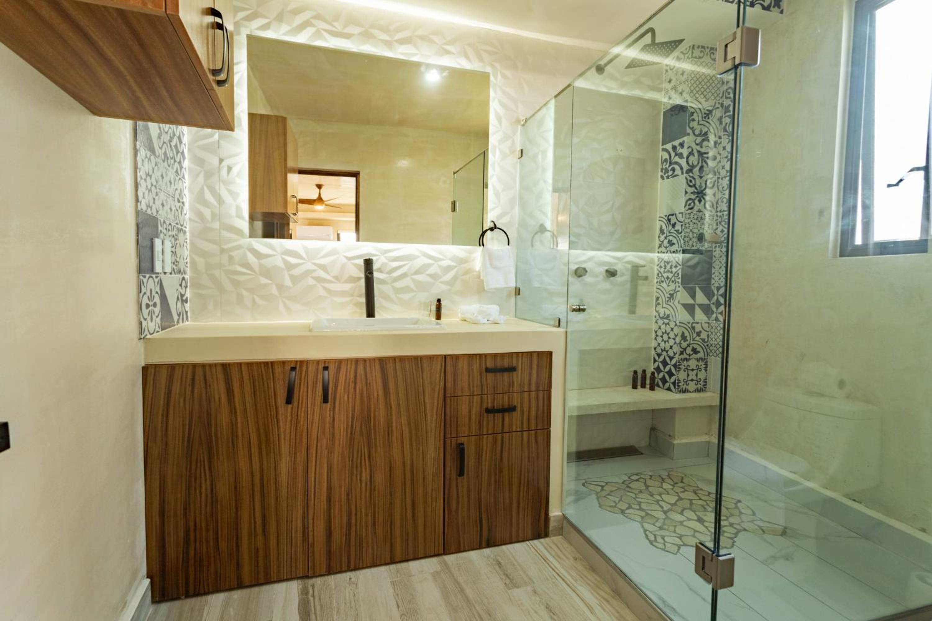 King Suite - Photo 8