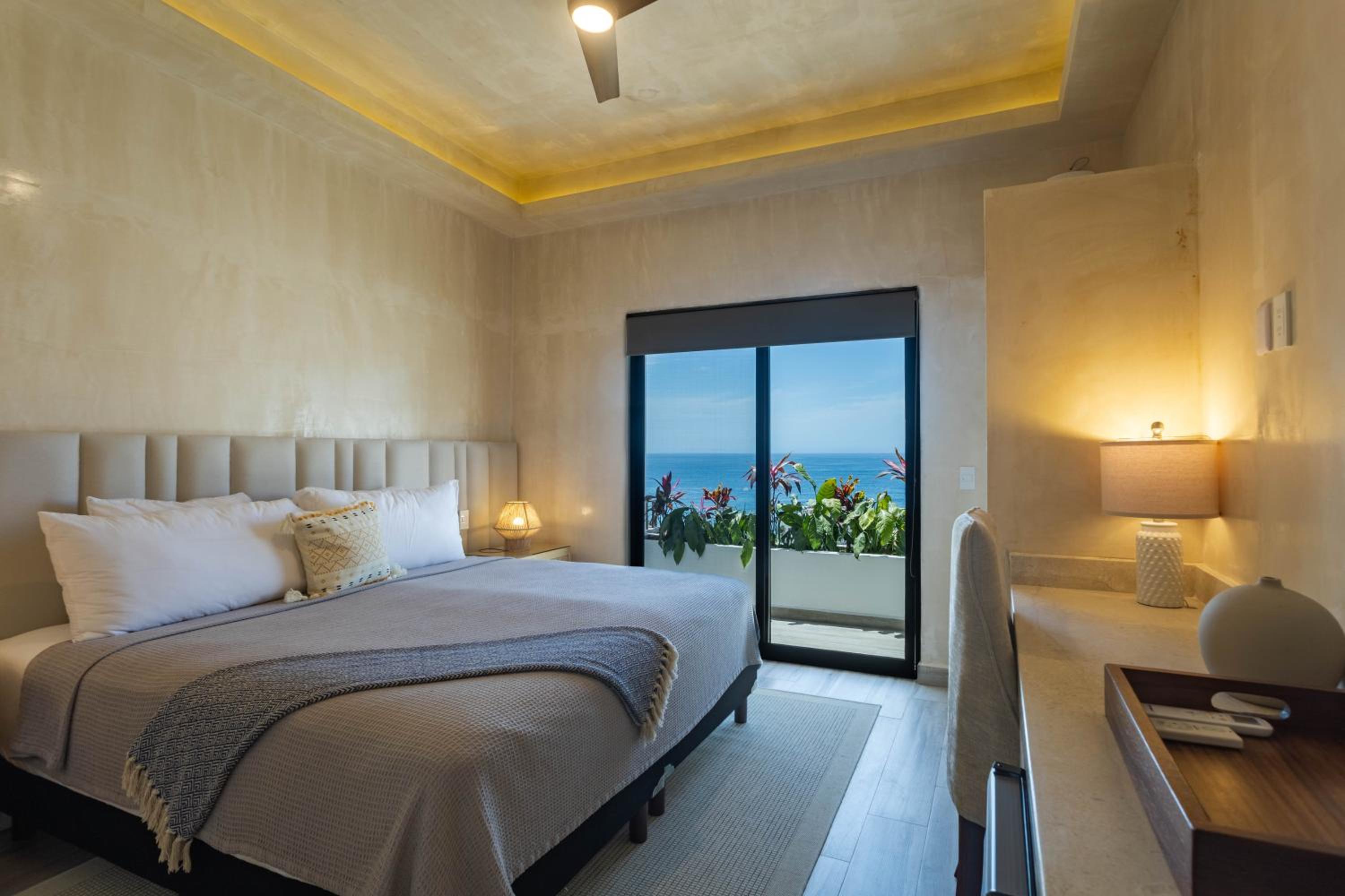 Deluxe Double Room with Sea View - Photo 7