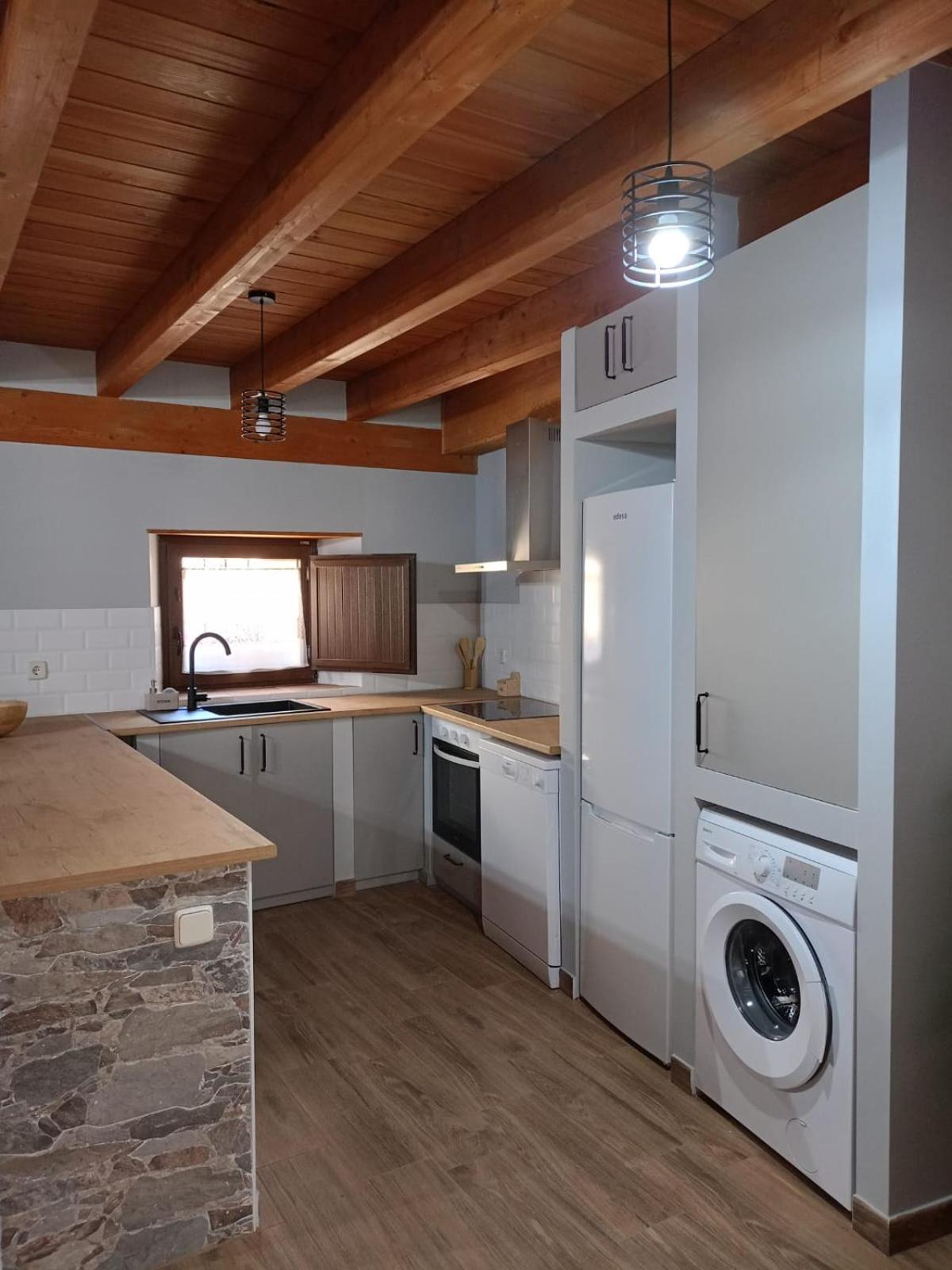 Three-Bedroom House photo 3