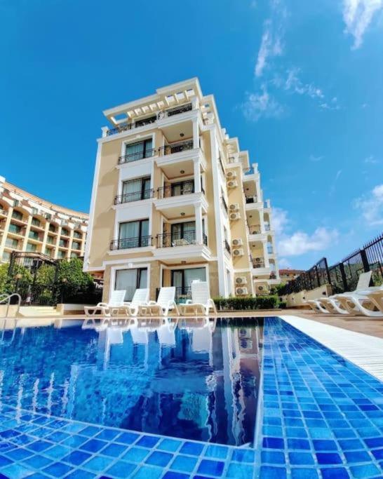 One-Bedroom Apartment with Balcony and Sea View photo 1
