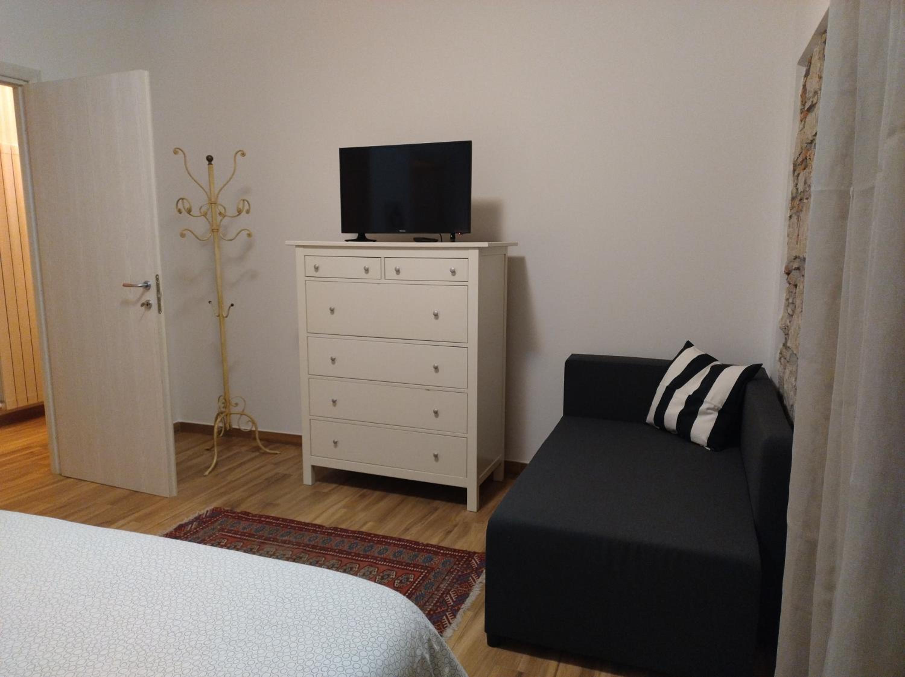 Two-Bedroom Apartment - Photo 24