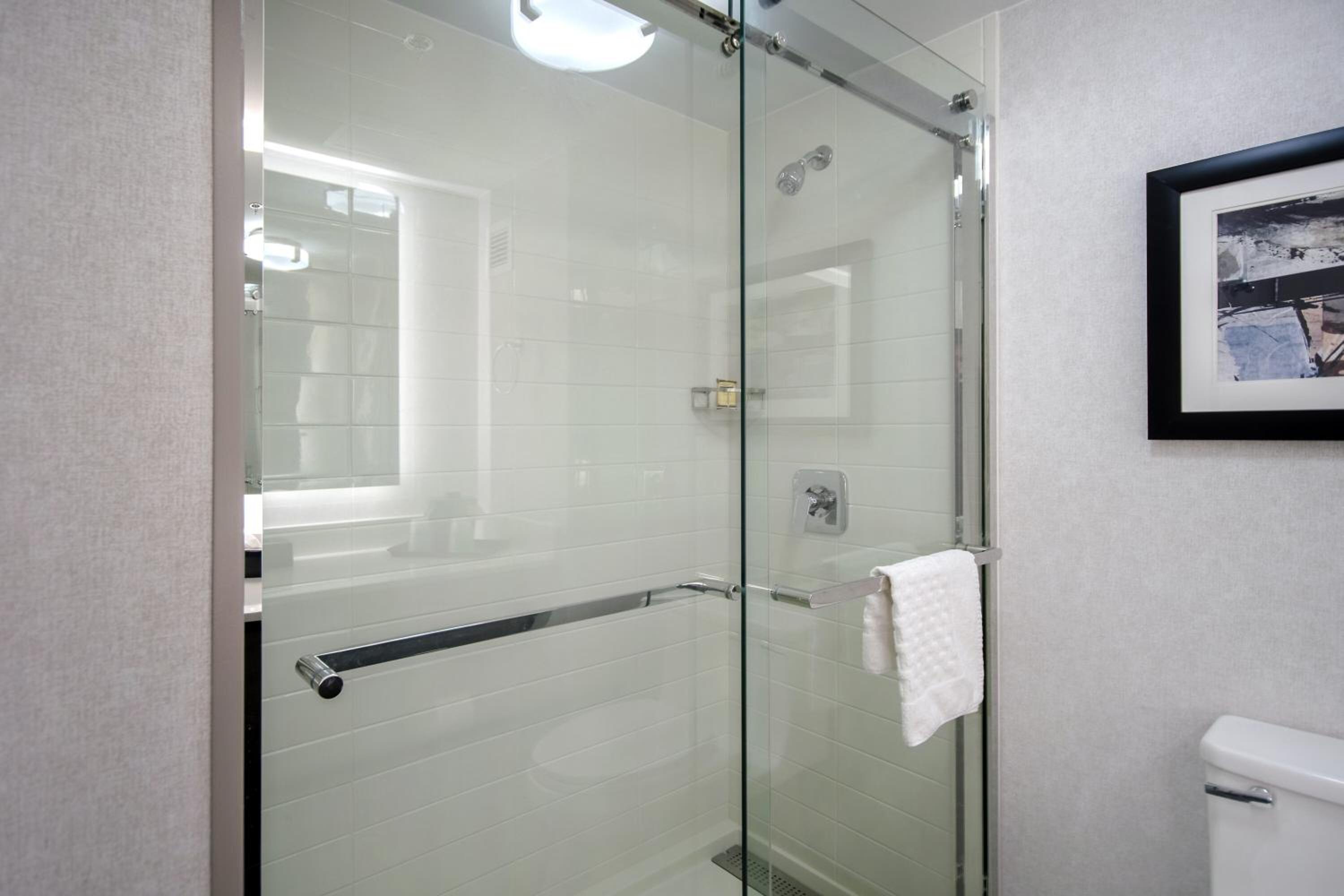 Double Room with Two Double Beds and Work Desk - Photo 4