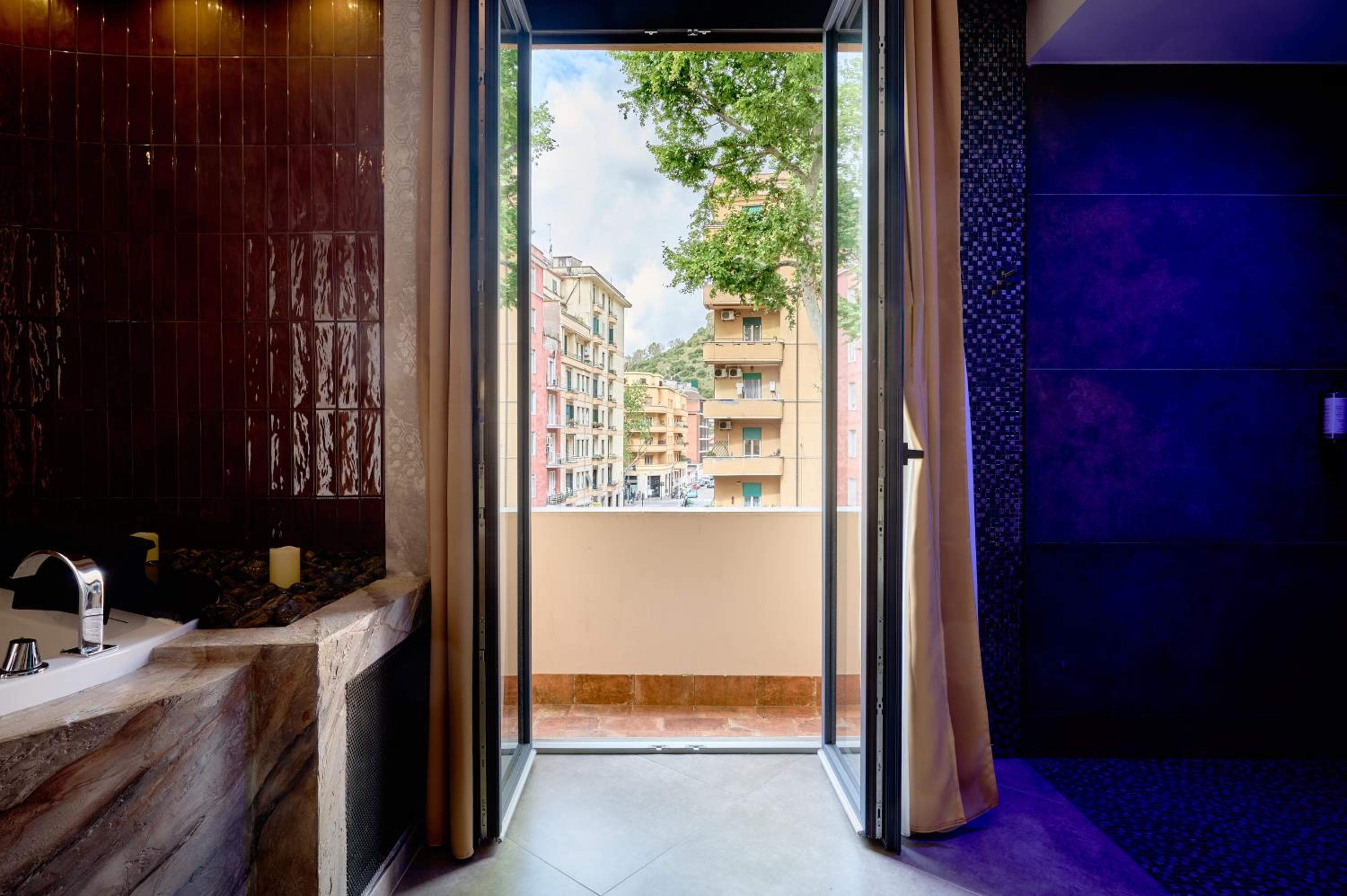 Deluxe Double Room with Bath photo 2