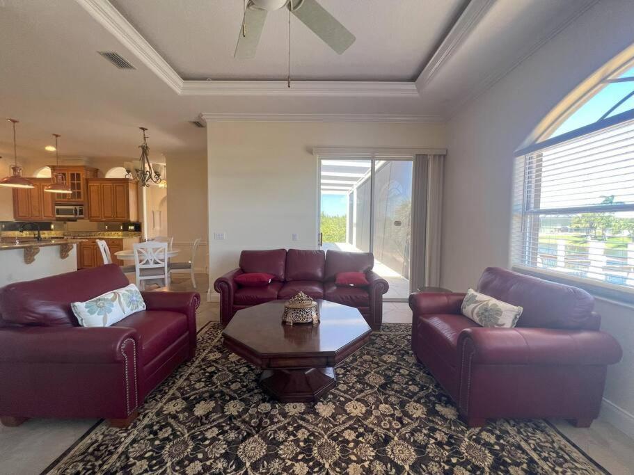 Three-Bedroom House photo 2