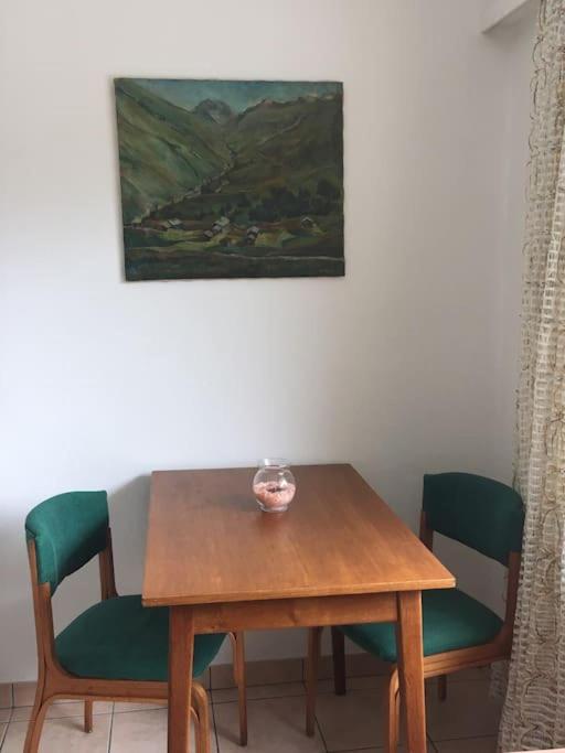 One-Bedroom Apartment photo 2