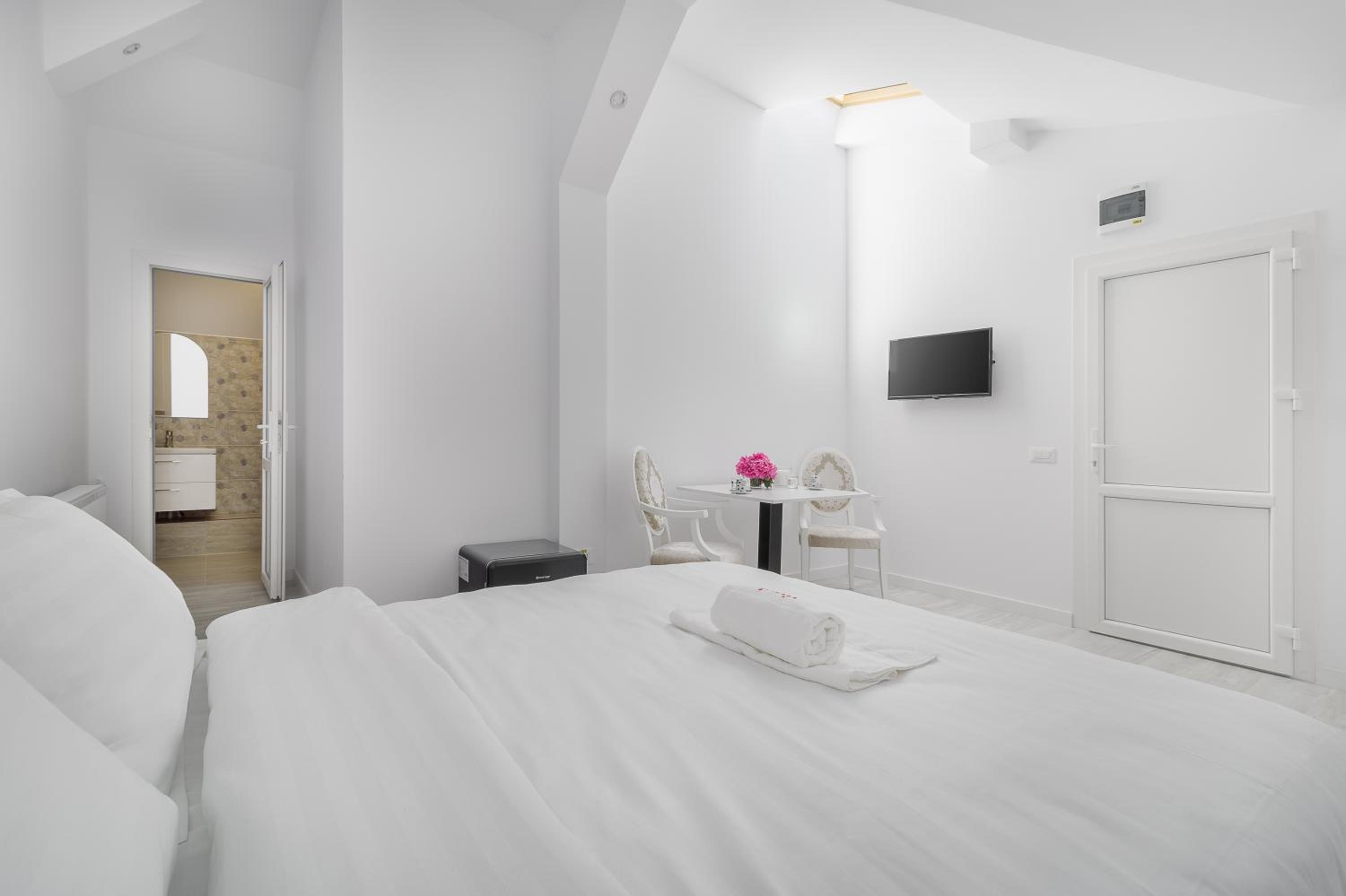 Double Room with Private Bathroom photo 2