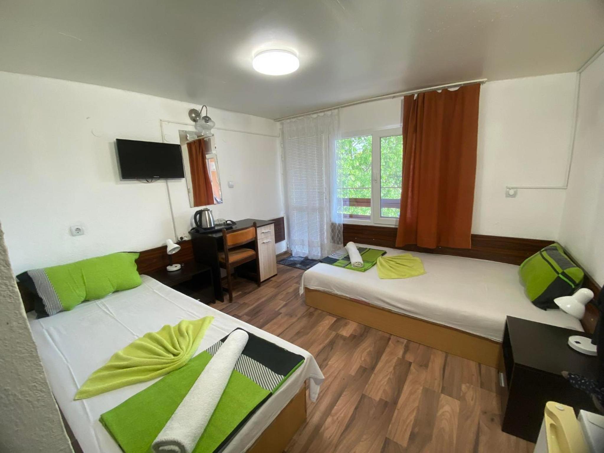 Deluxe Double Room (2 Adults + 1 Child) photo 2