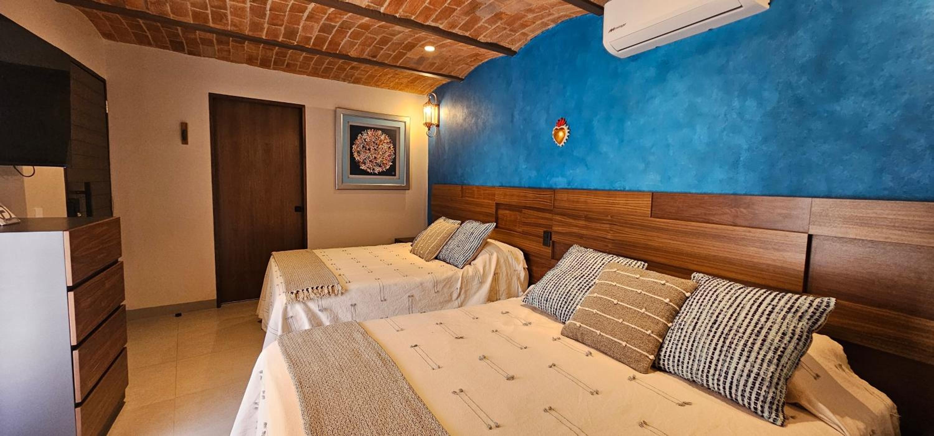 Quadruple Room with Private Bathroom photo 3