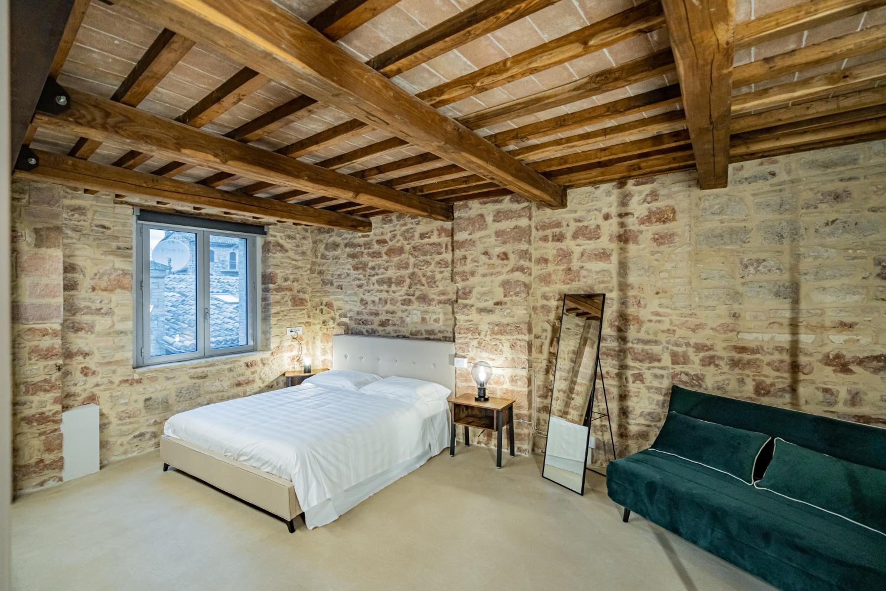 Deluxe King Room - Photo 1