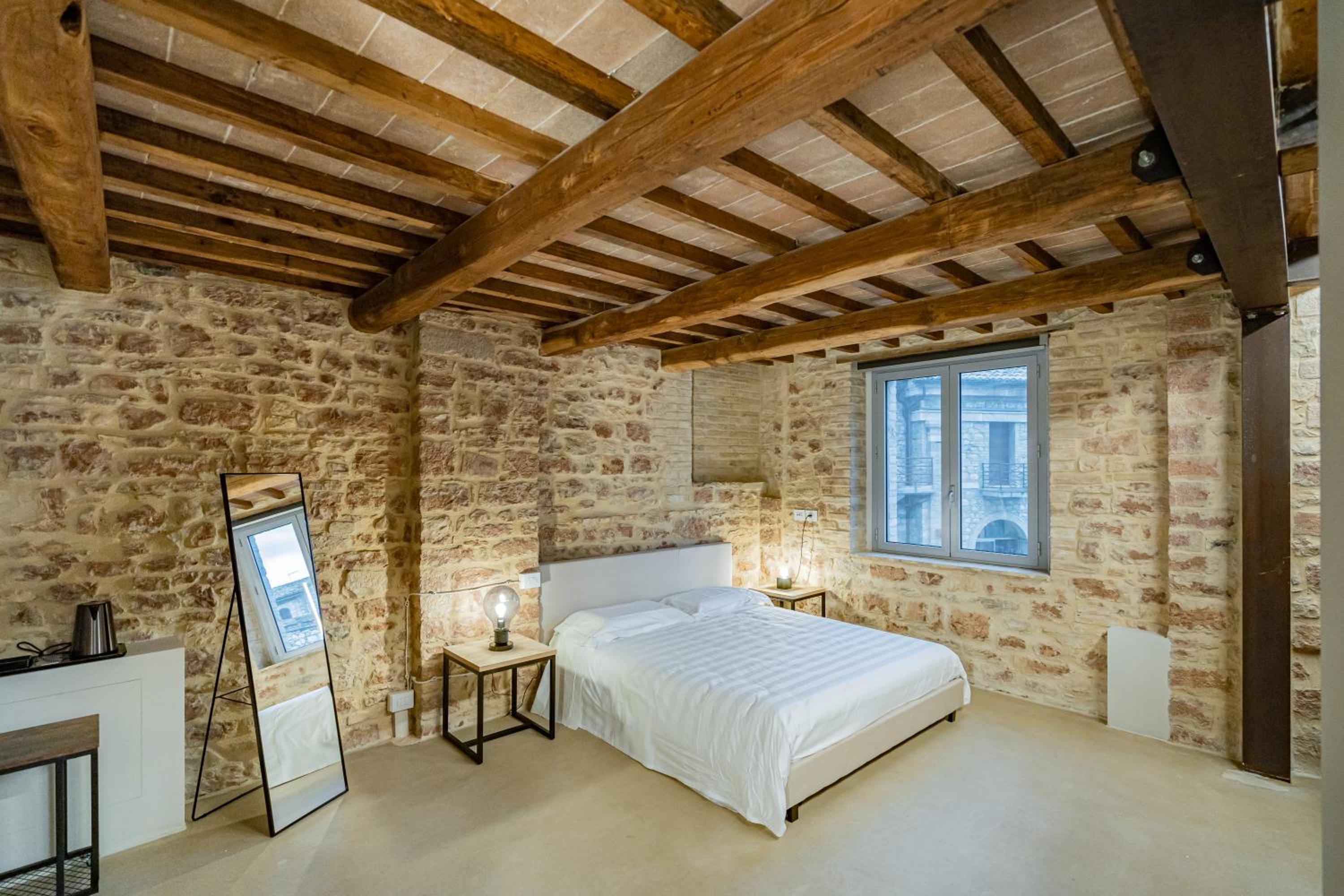 Deluxe King Room - Photo 5